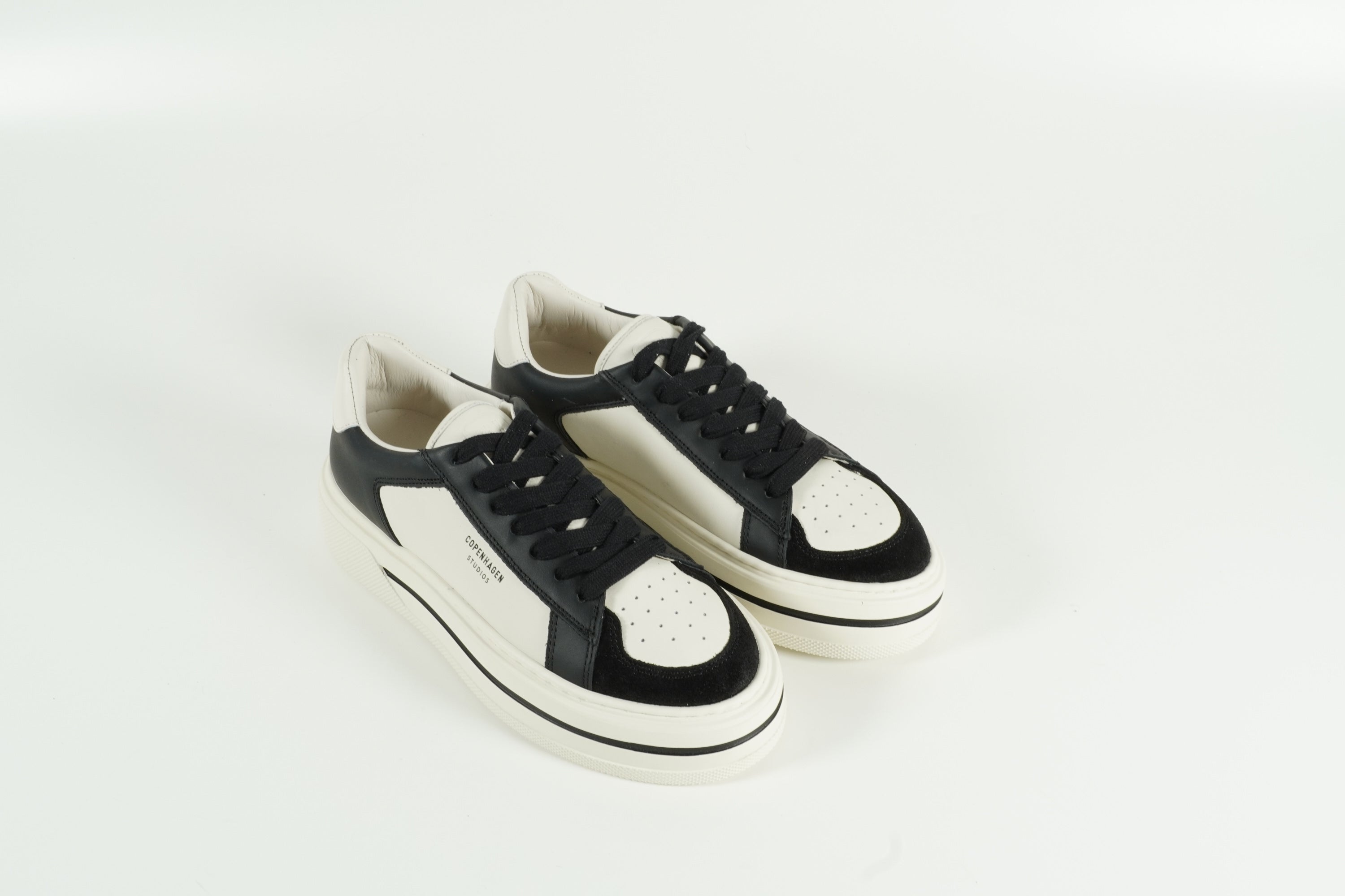 Baskets beiges