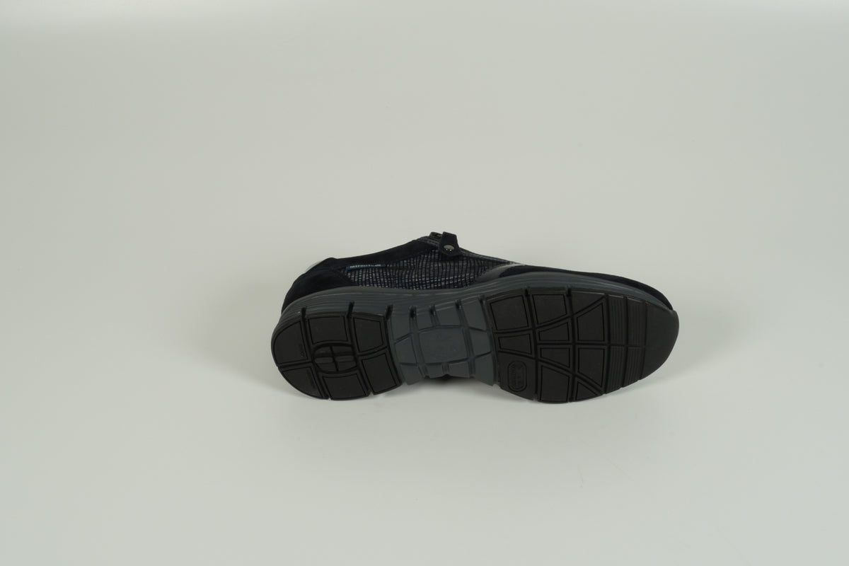 Baskets bleues