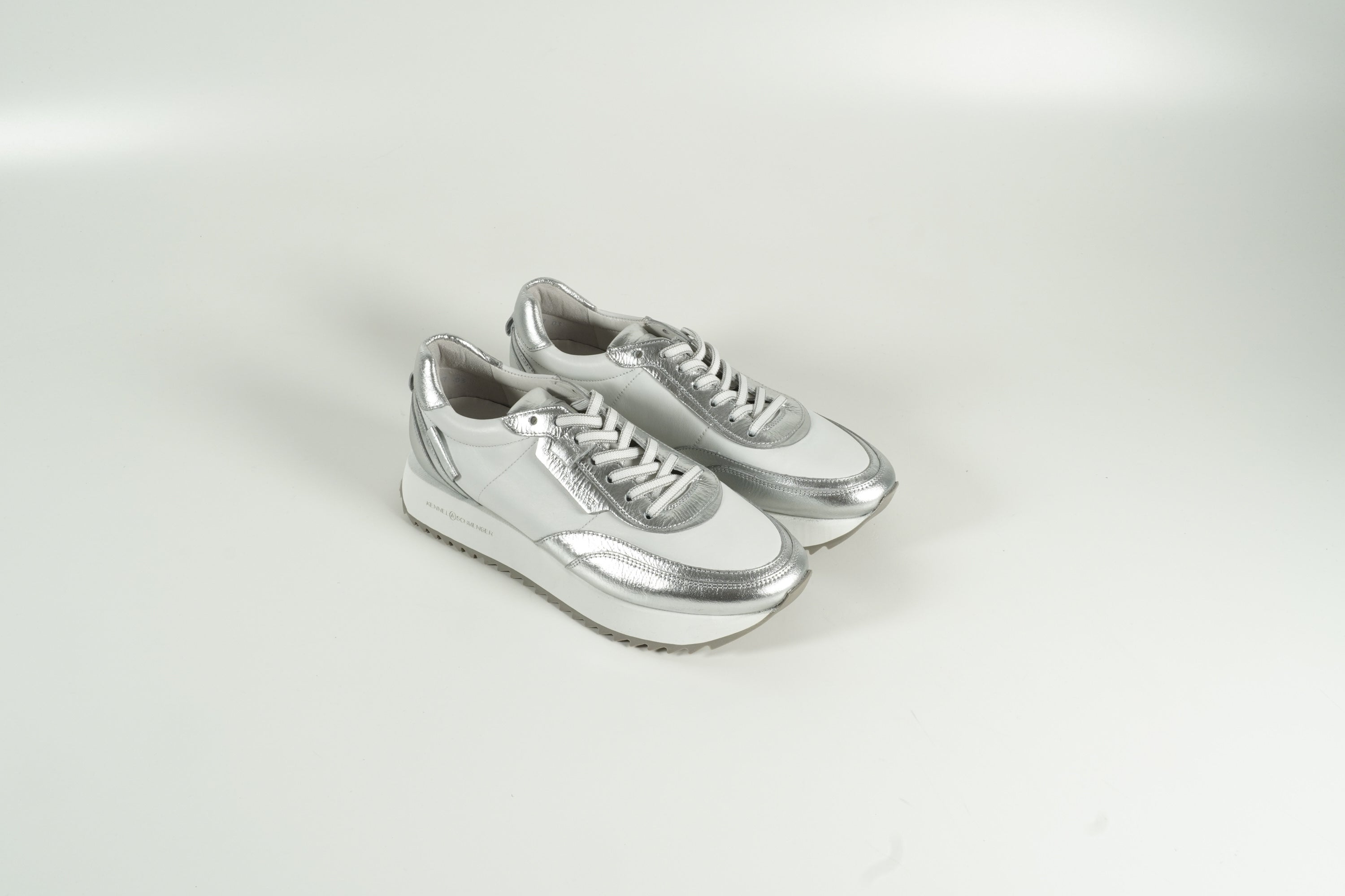 Sneaker Silber