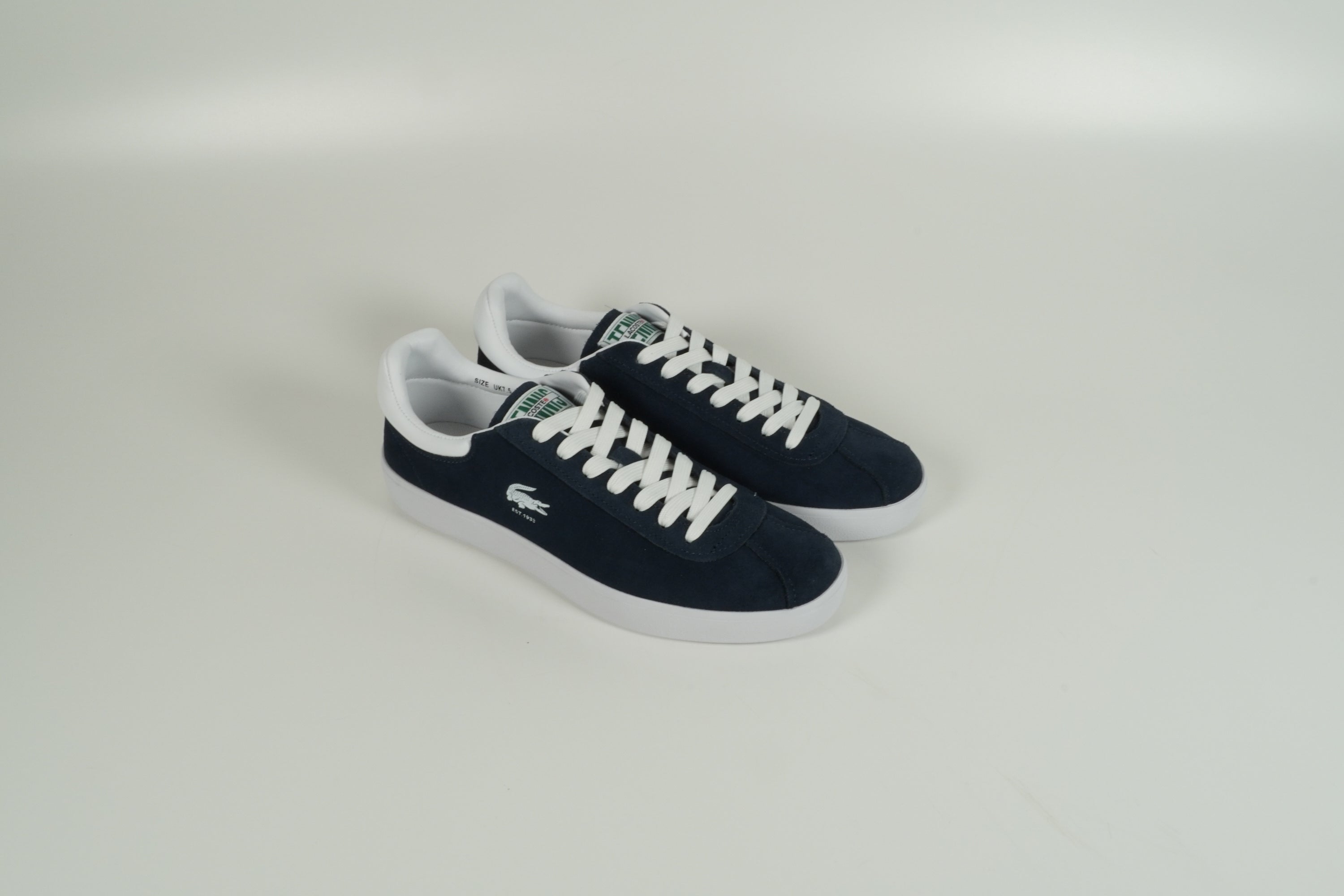 Baskets bleues