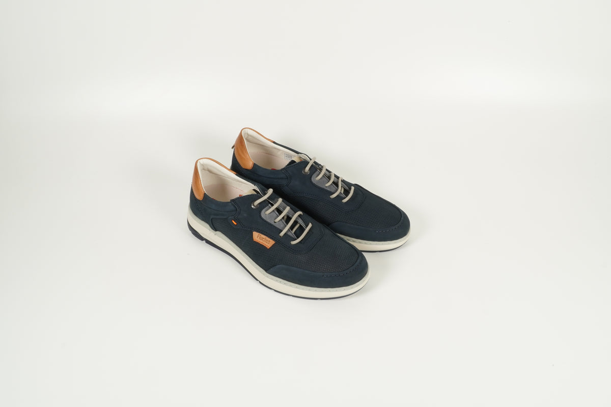 Baskets bleues