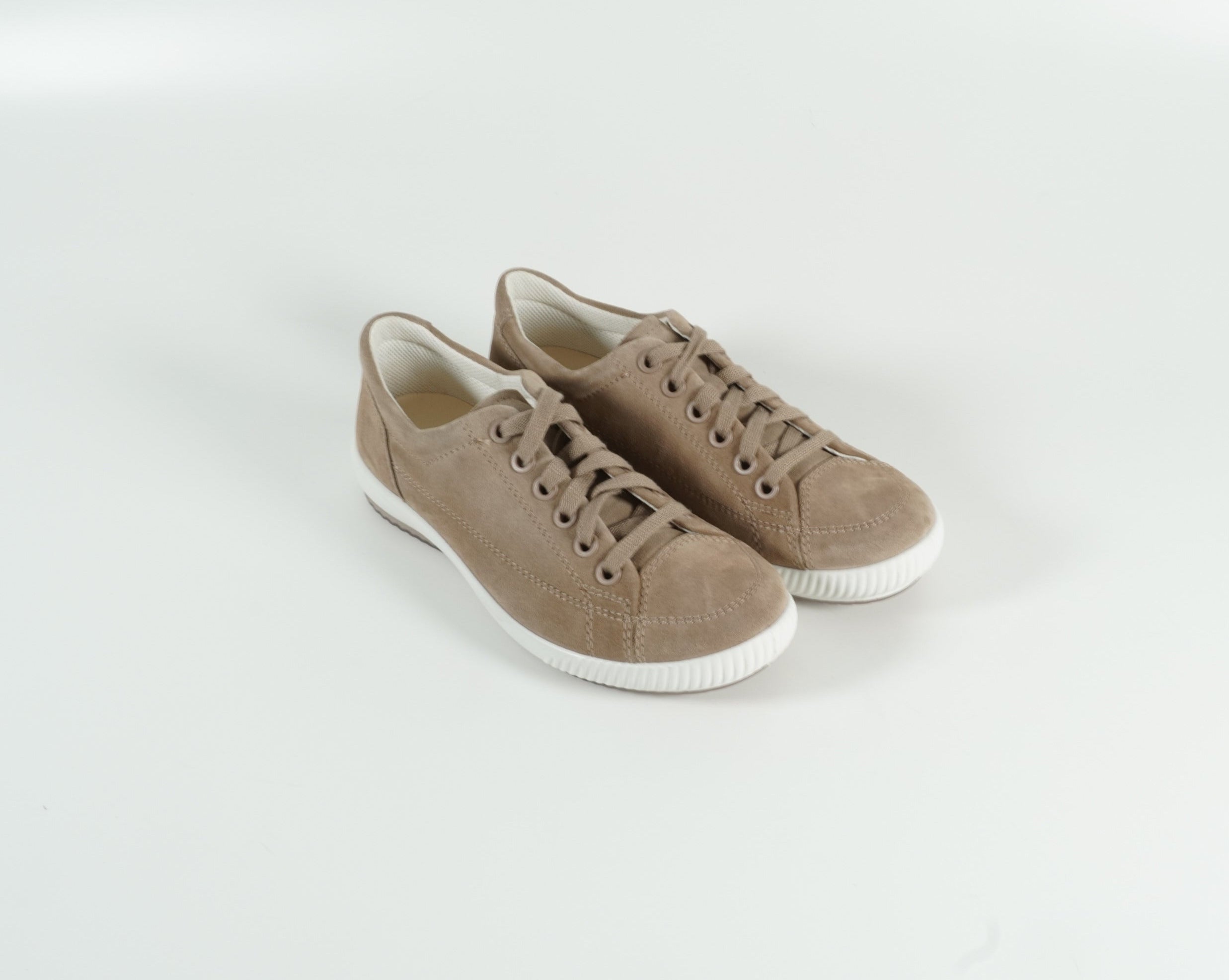 Baskets beiges