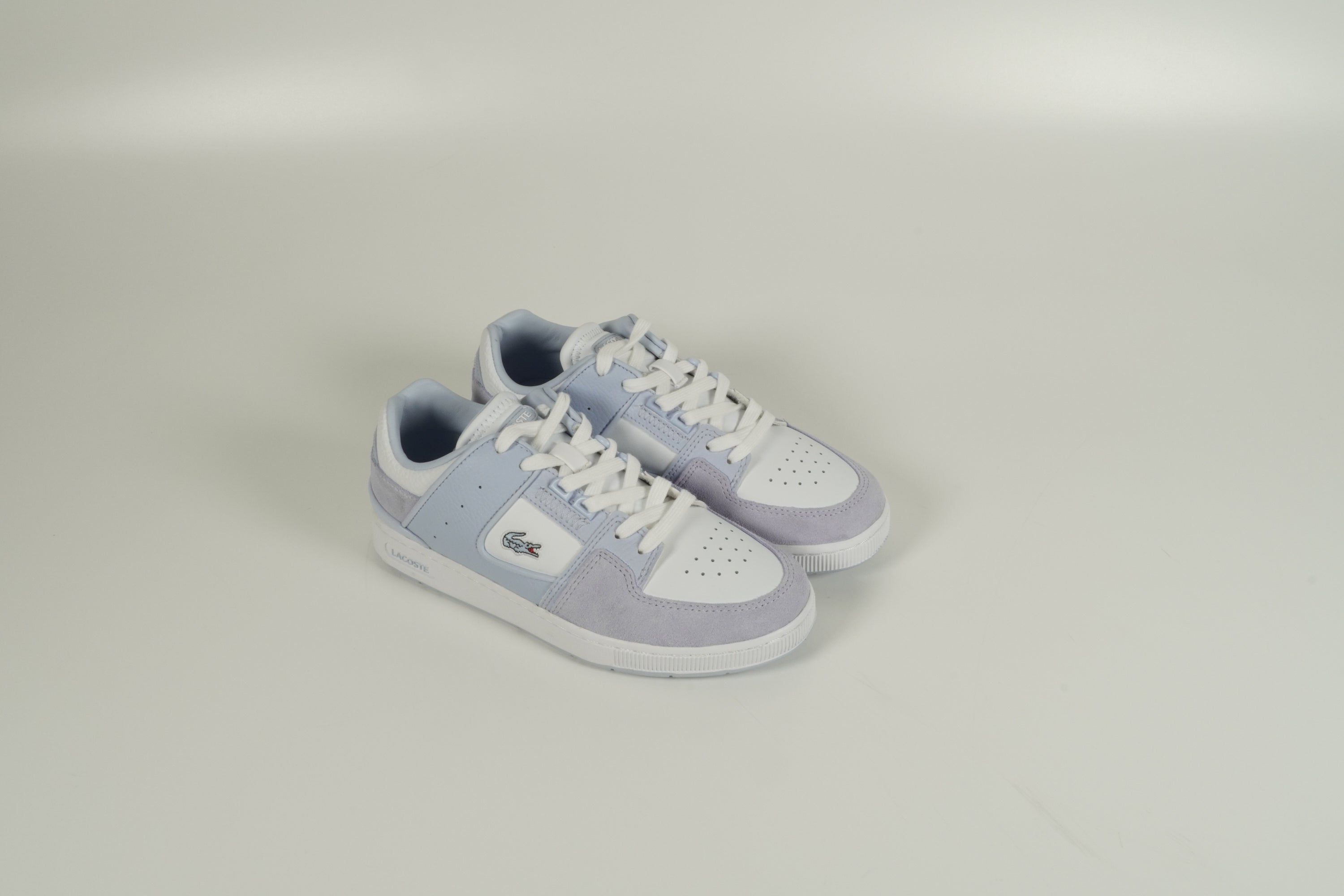 Baskets bleues