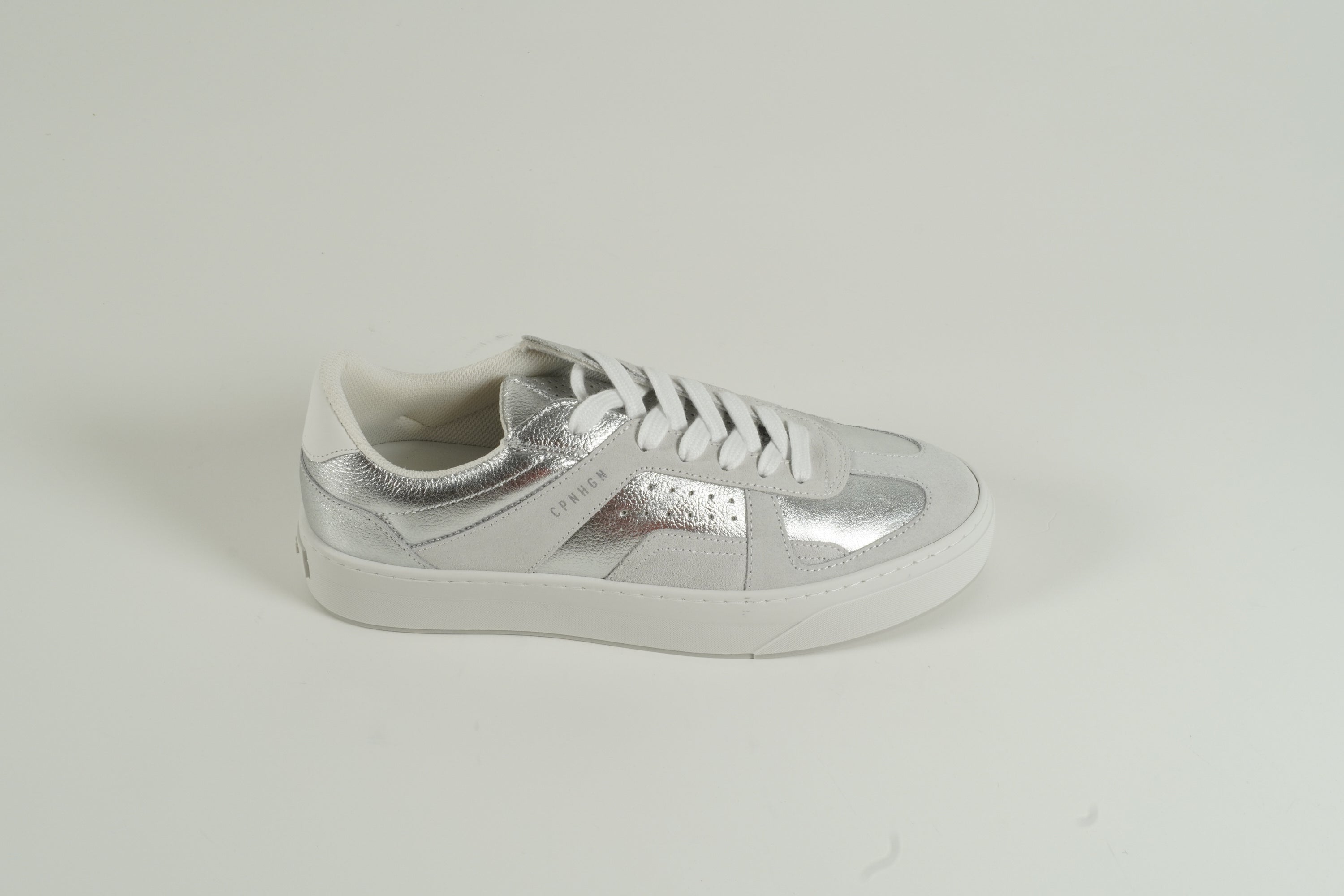 Sneaker Silber