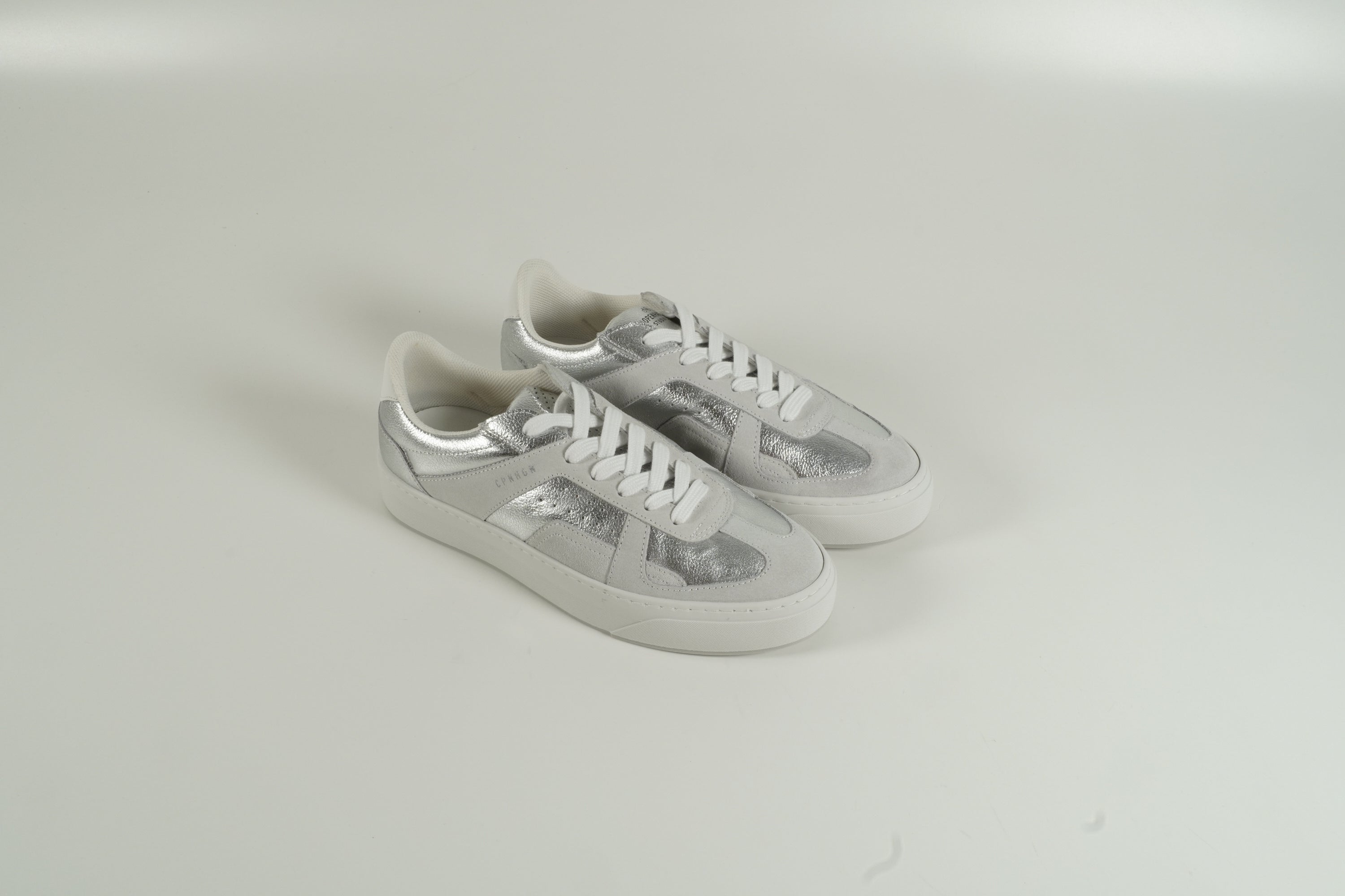 Sneaker Silber