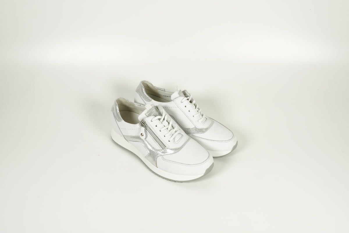 Sneaker White