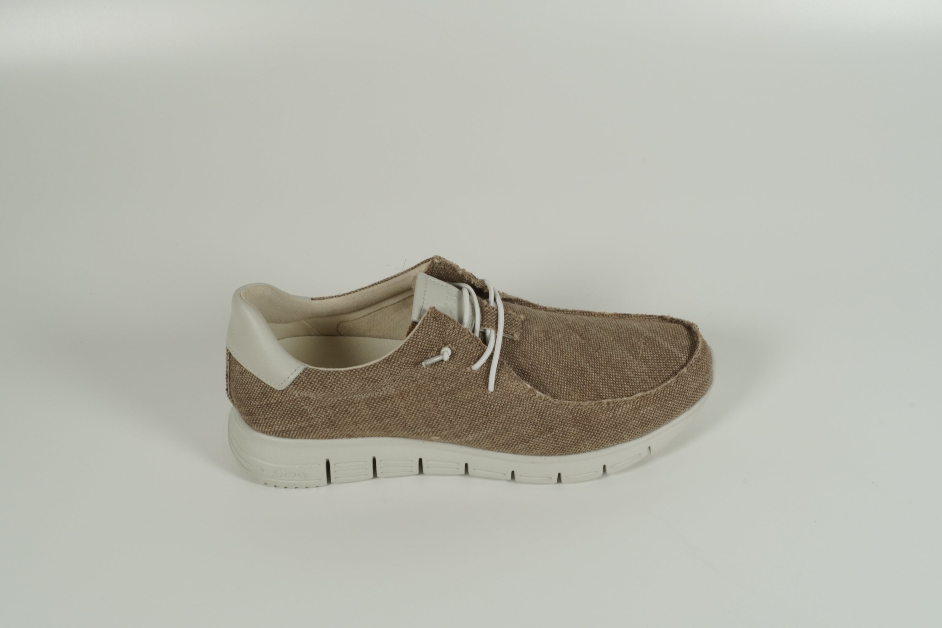 Baskets beiges