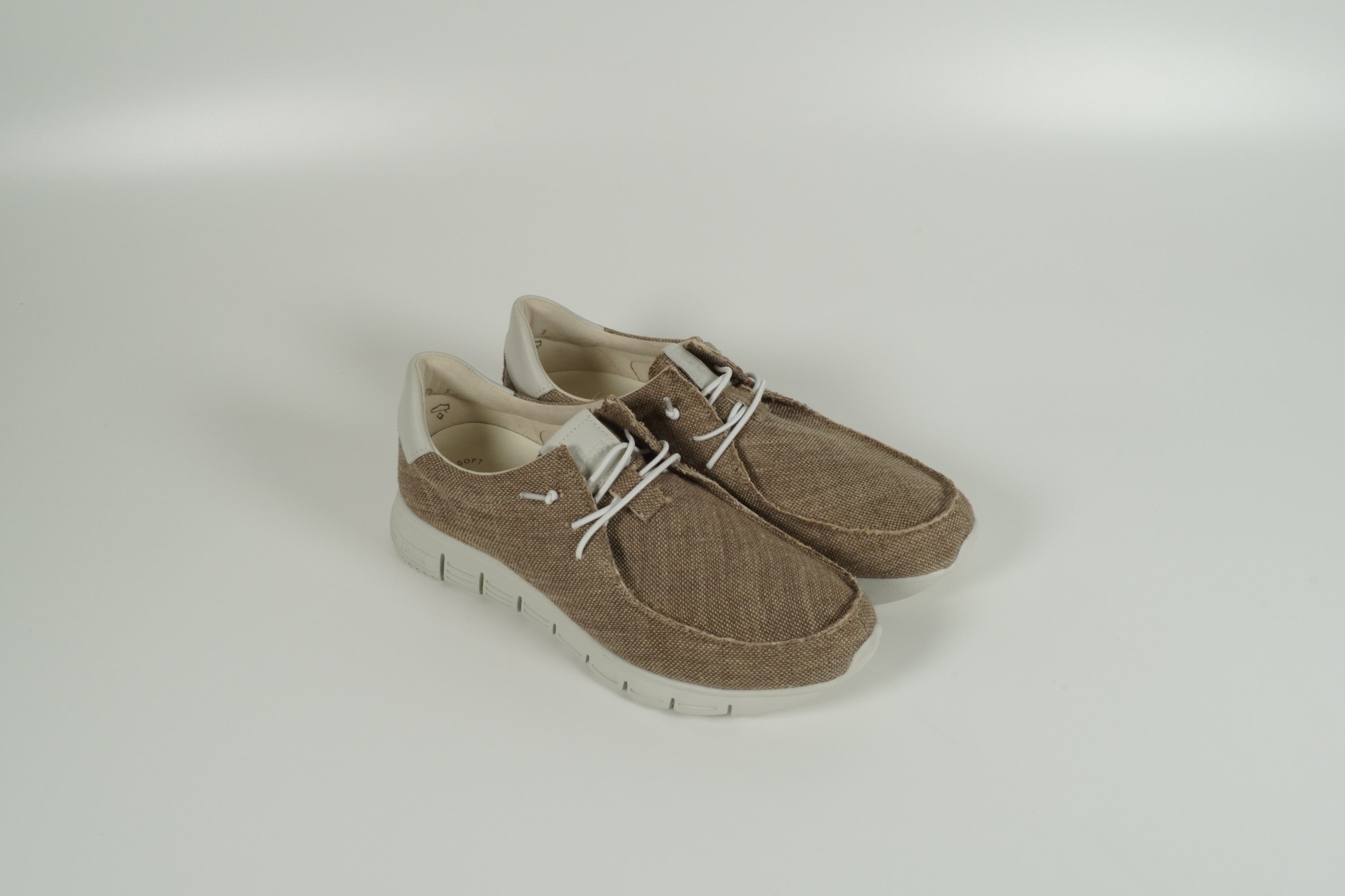 Baskets beiges