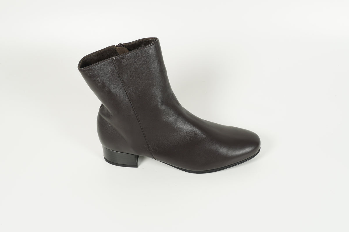 ankle boots brown