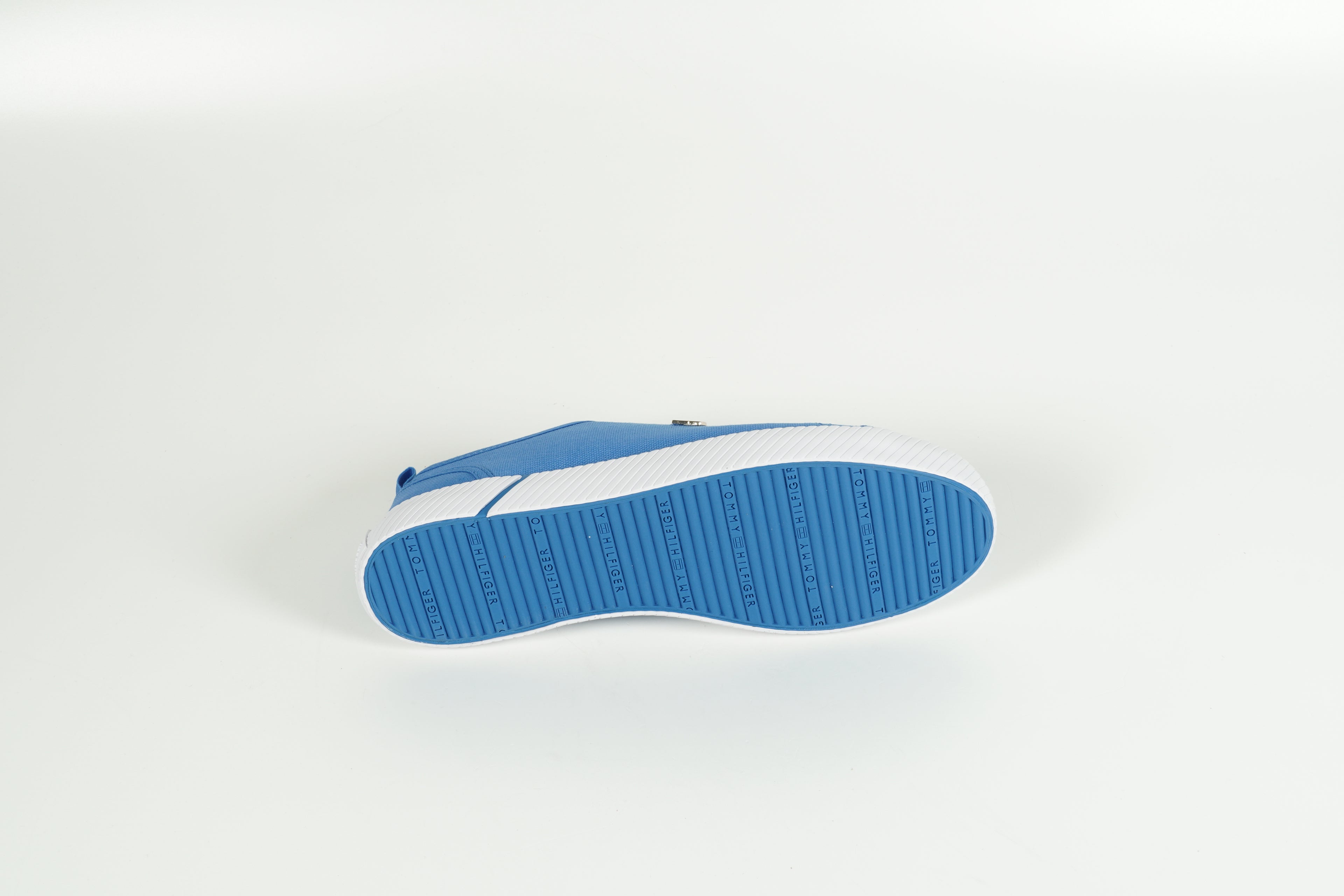 Baskets bleues