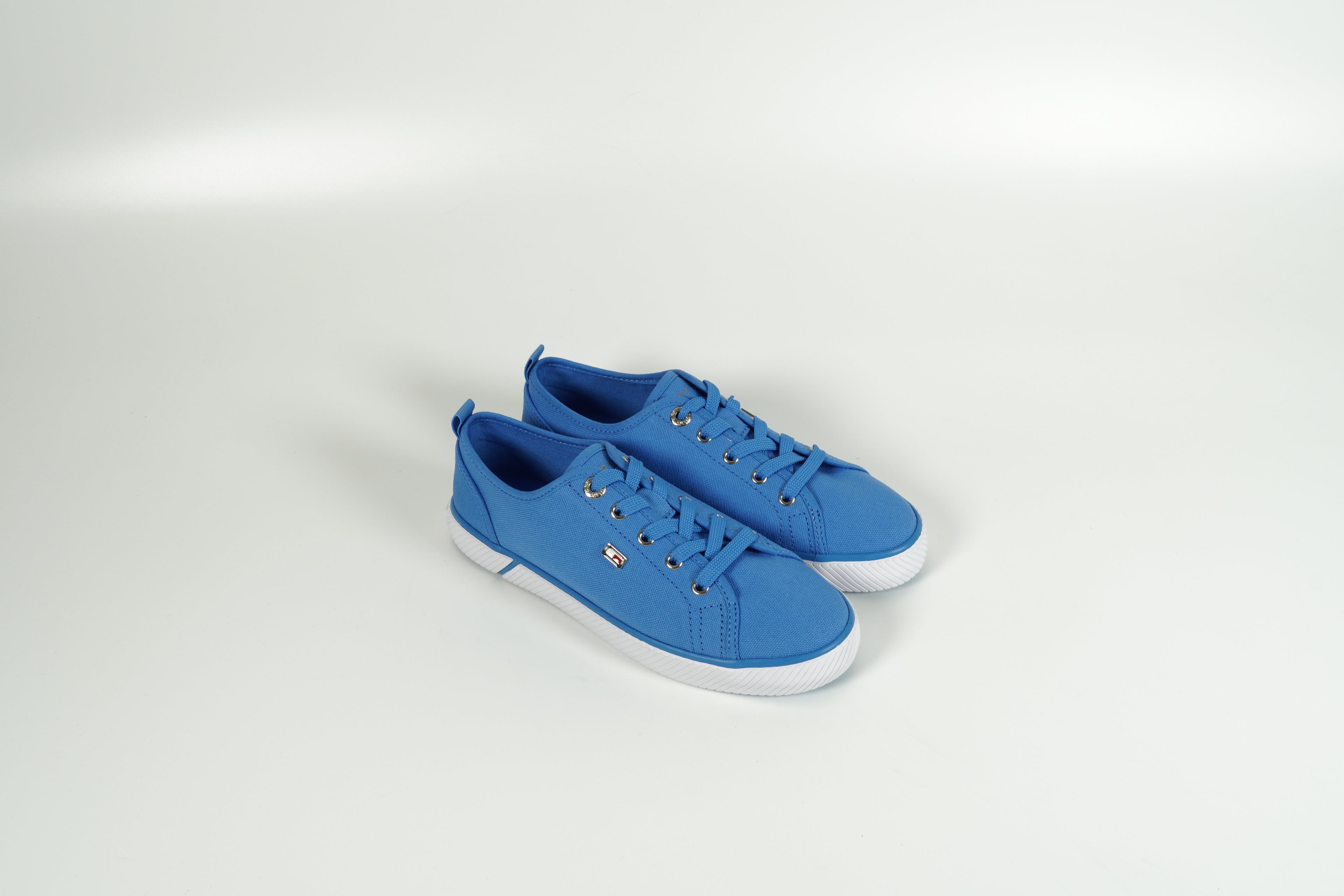Baskets bleues