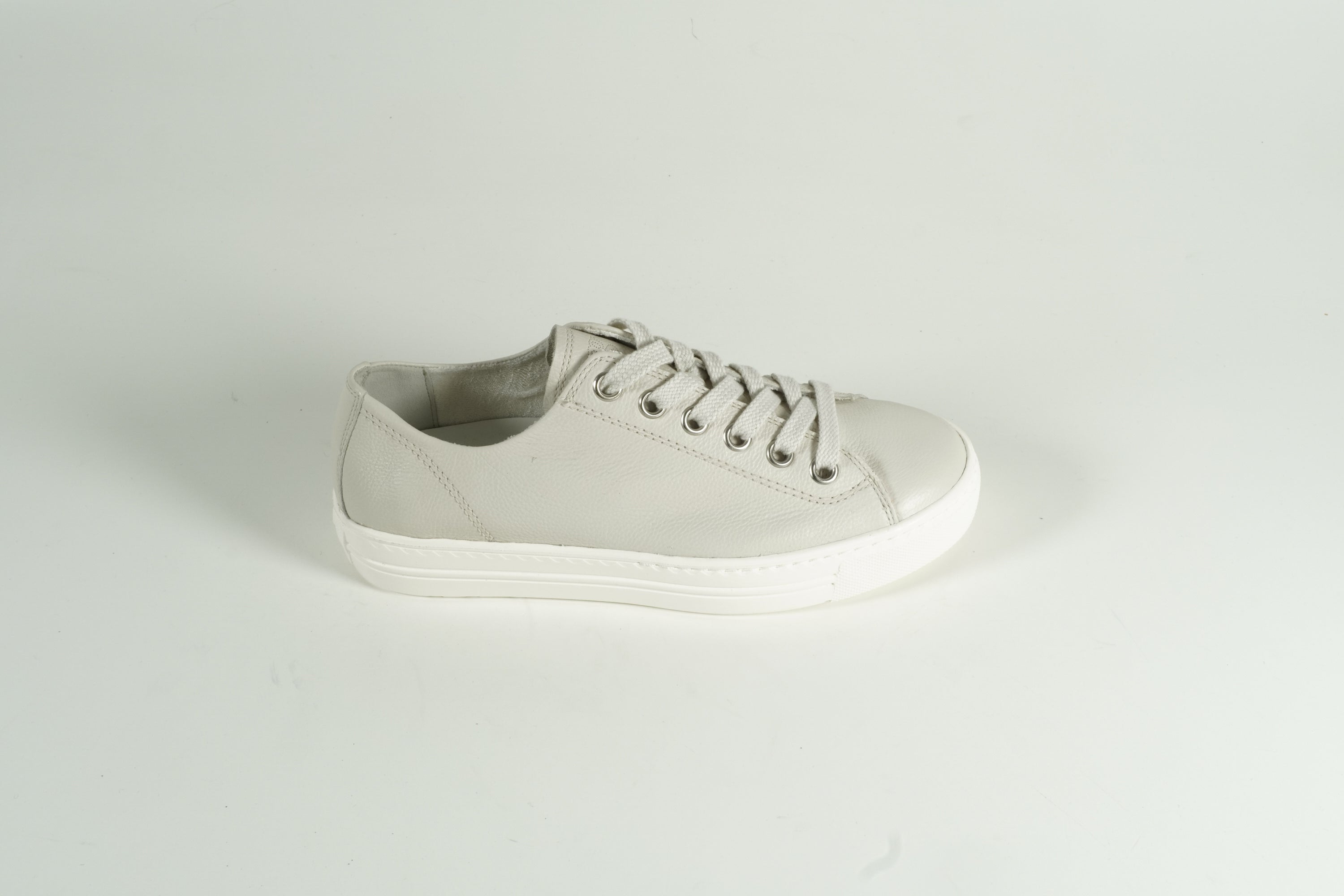 Baskets grises