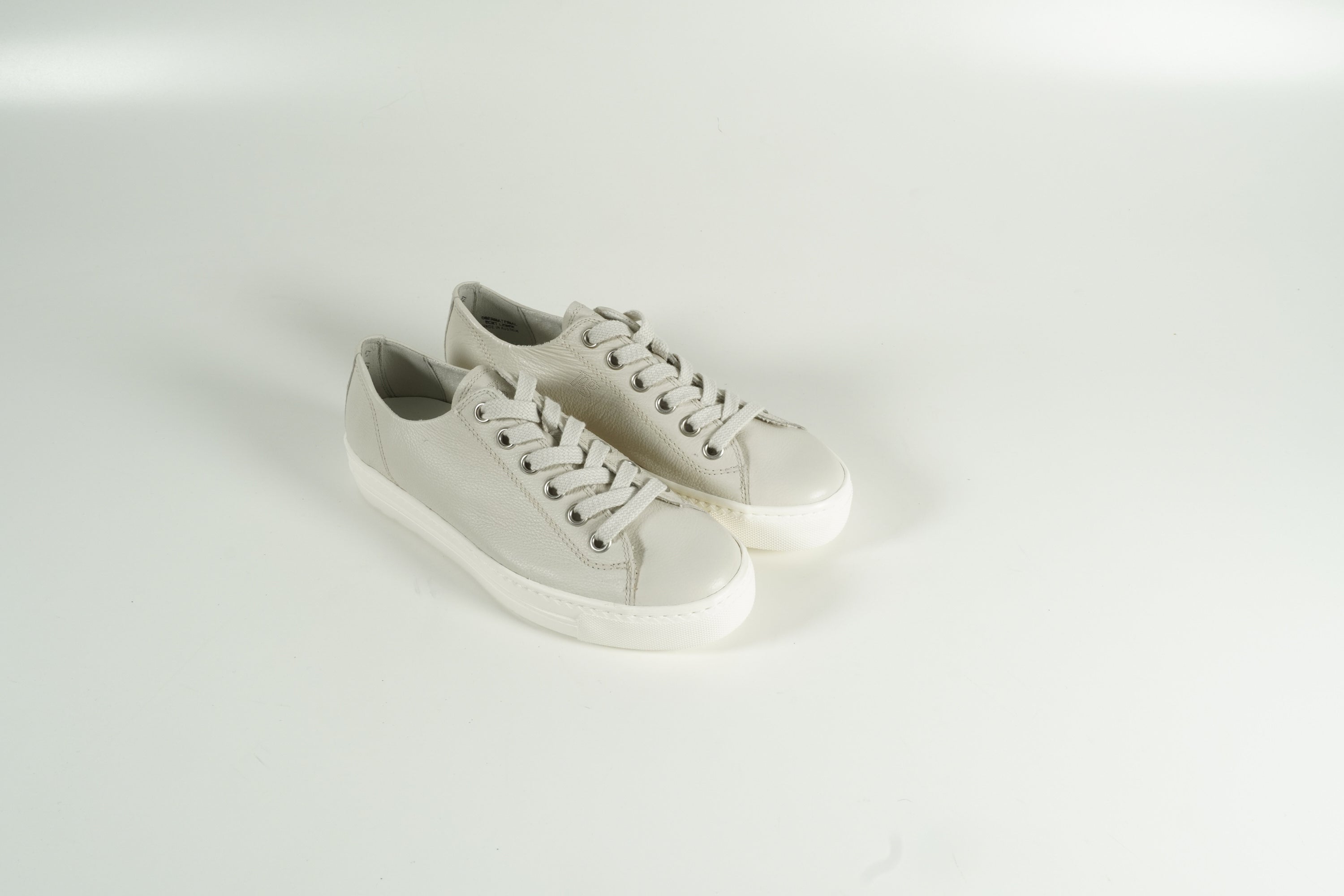 Baskets grises