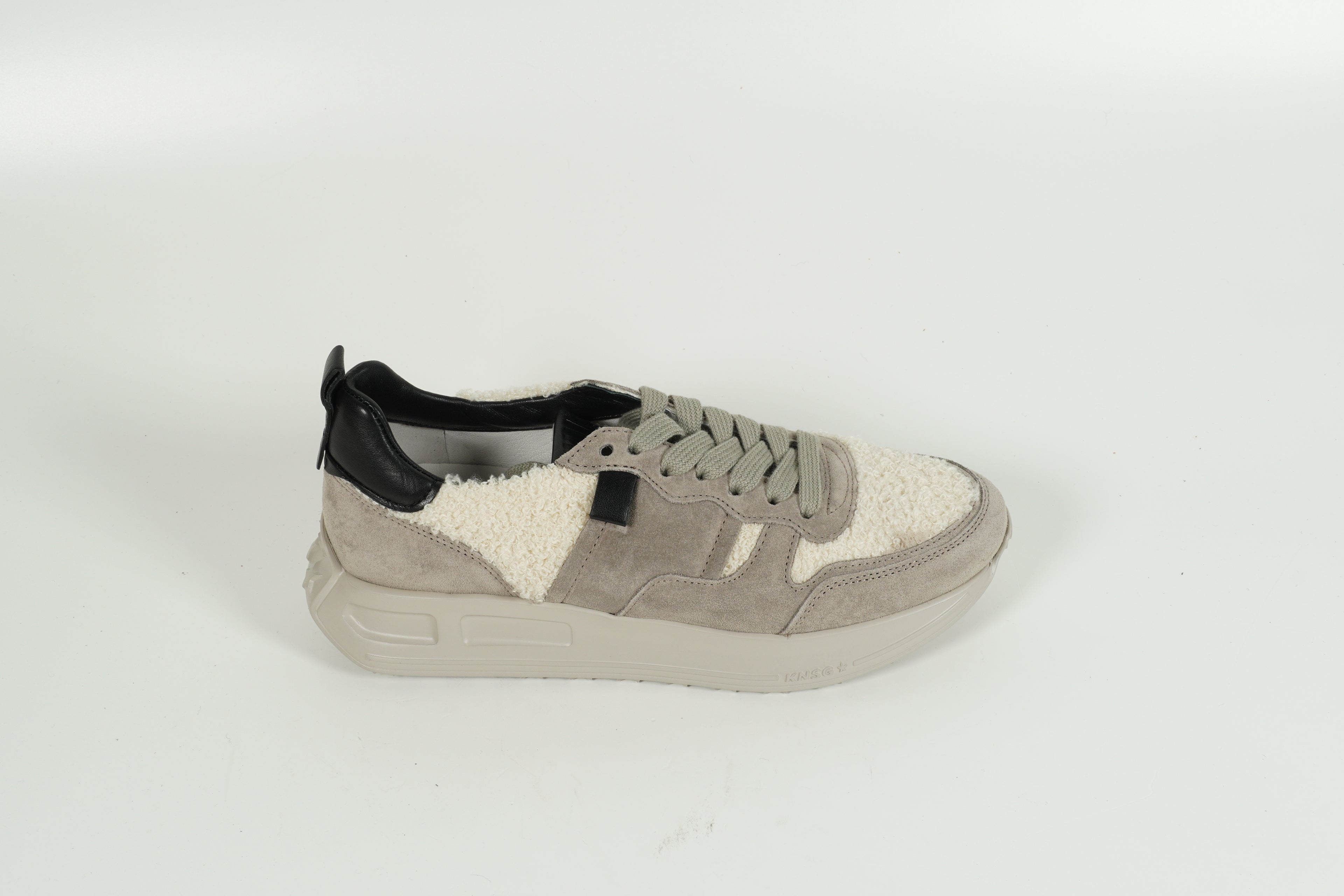 Baskets beiges
