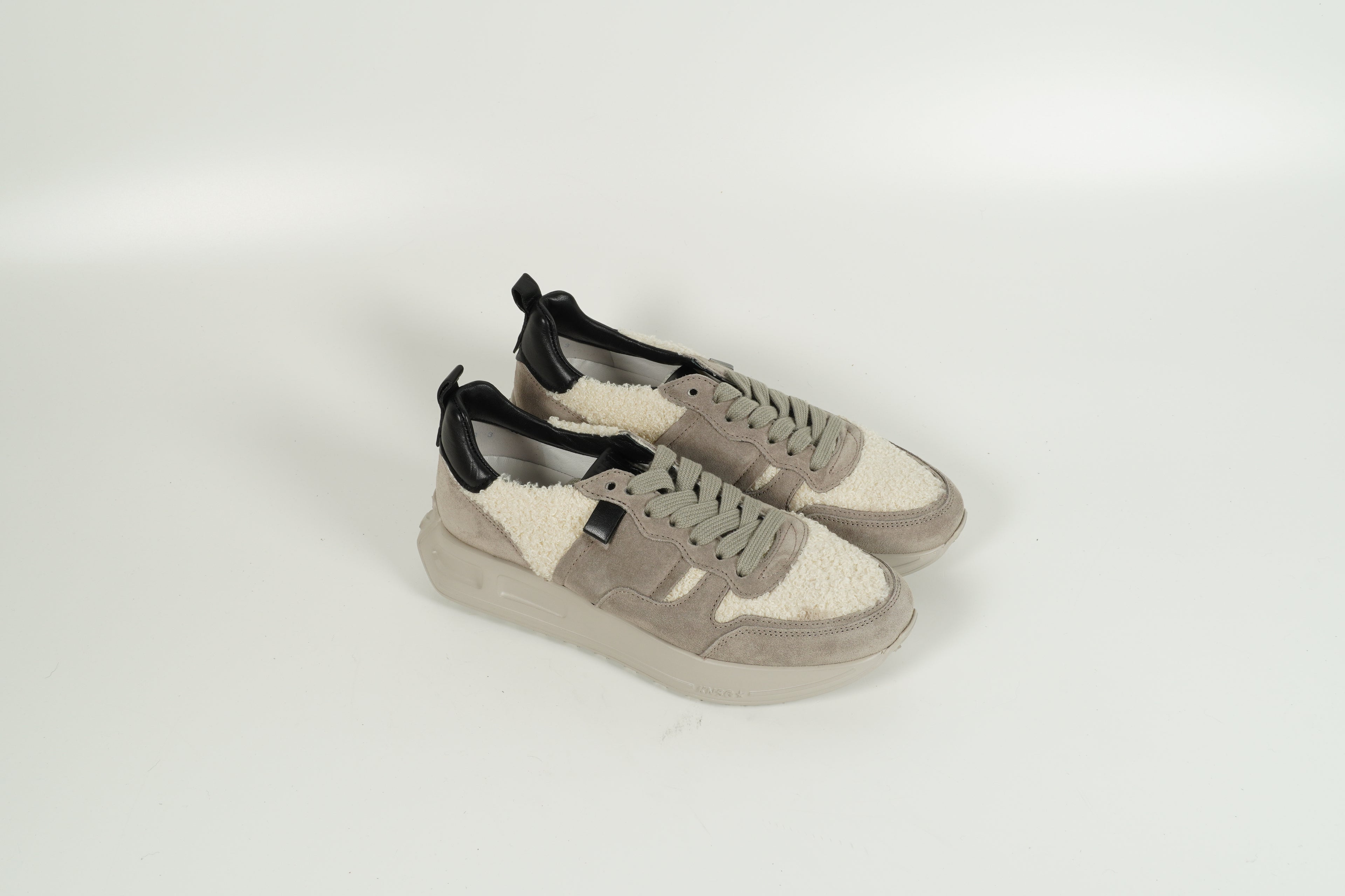Baskets beiges