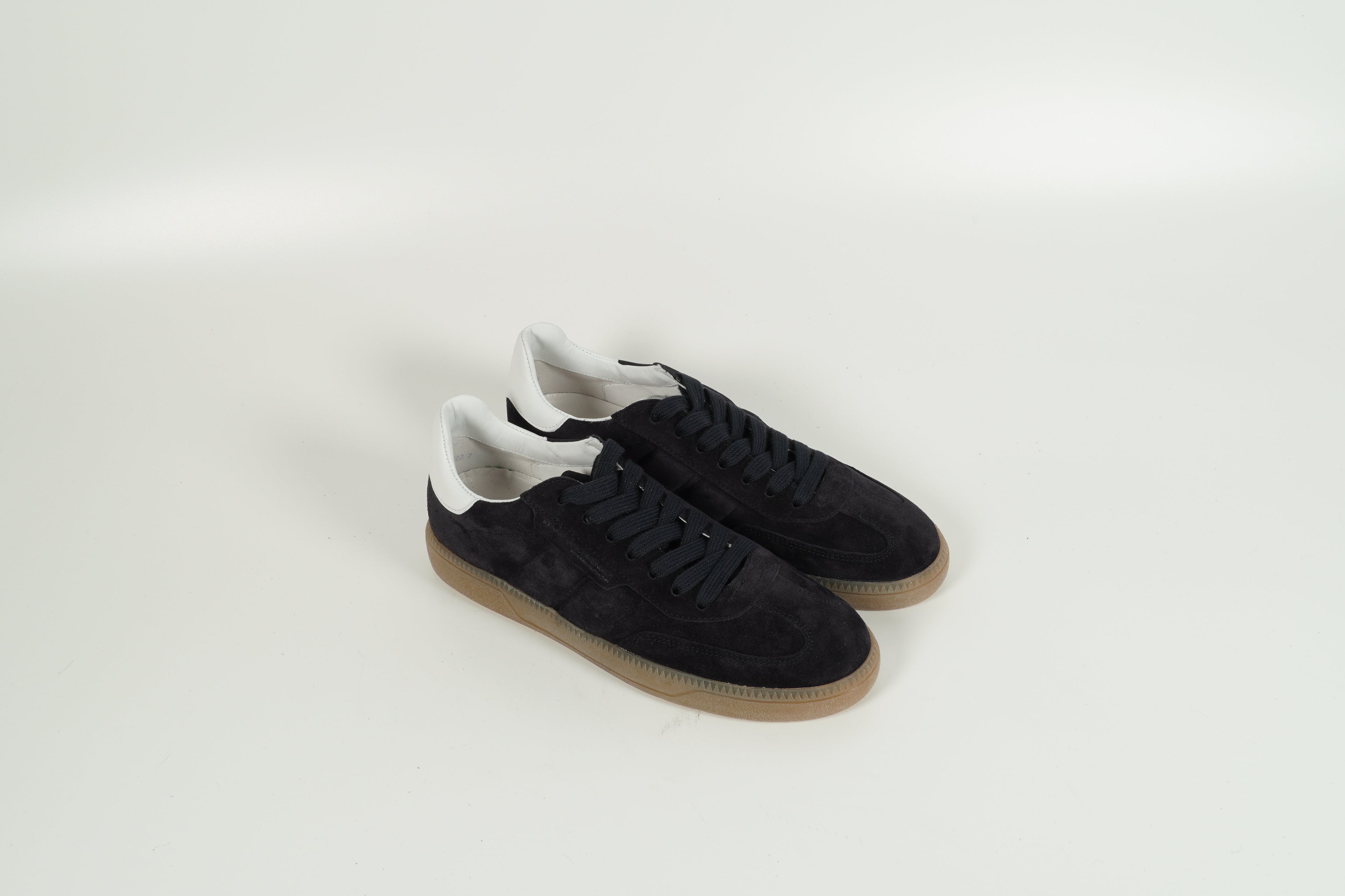 Baskets bleues