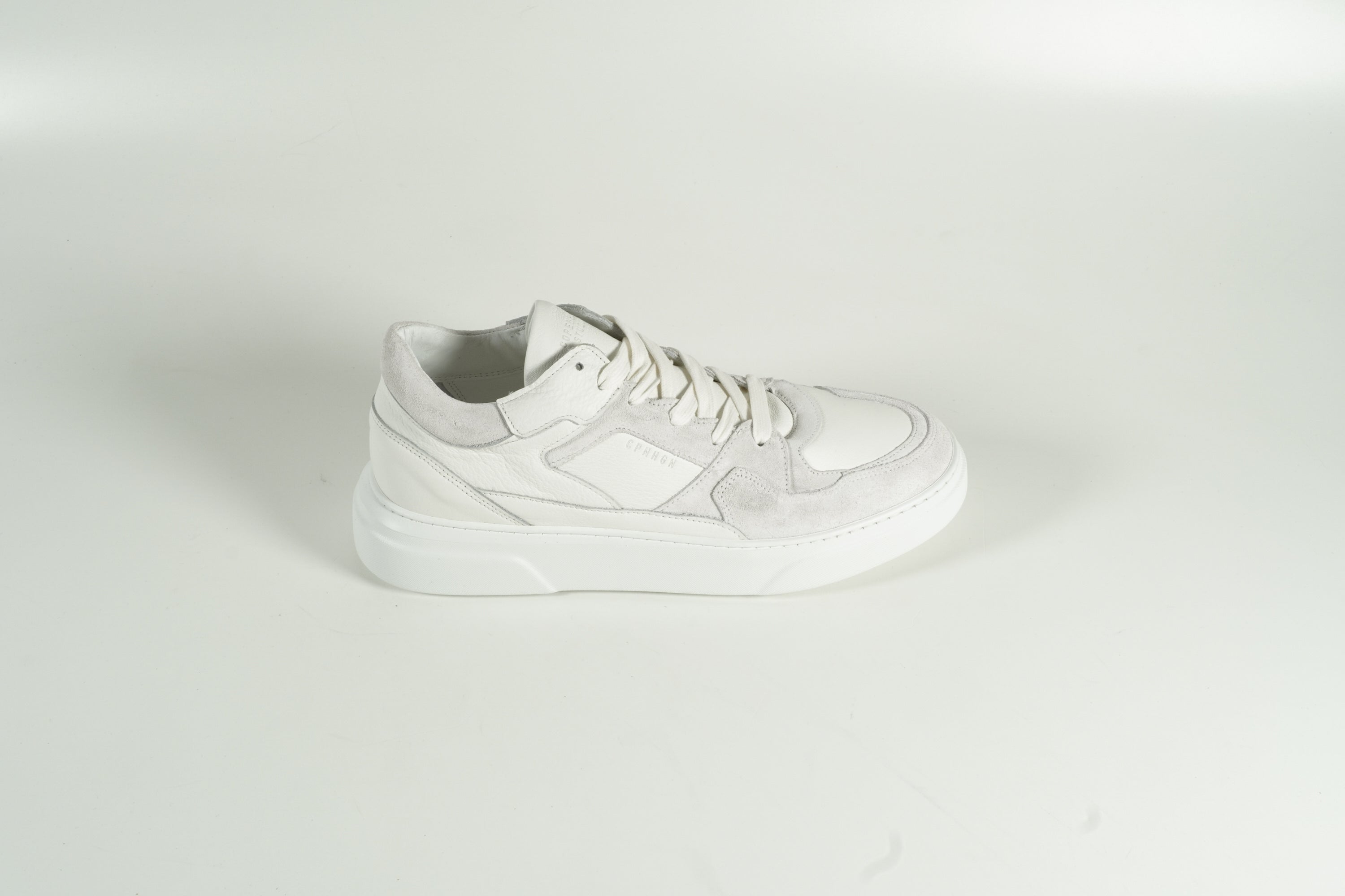 Sneaker White