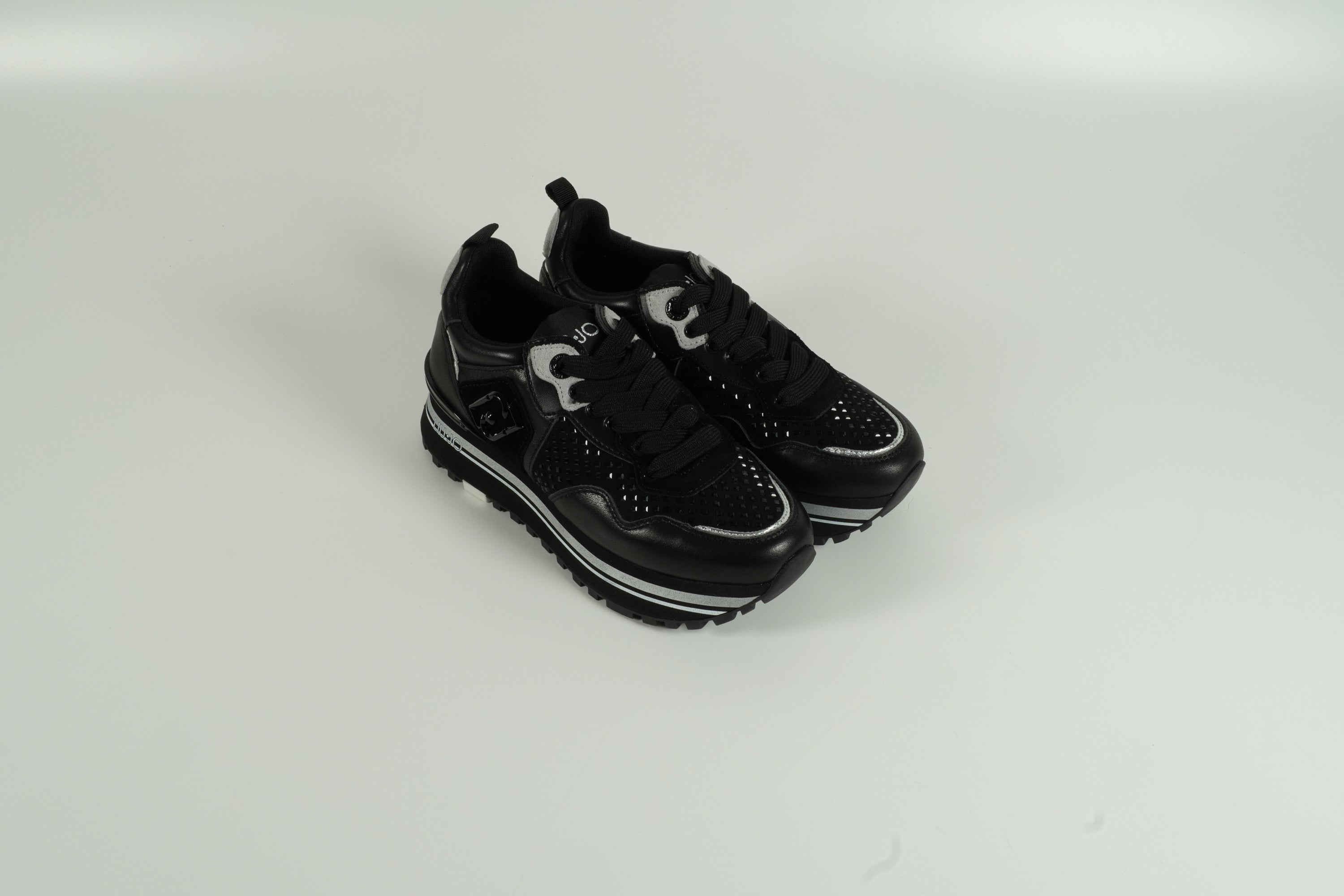 Baskets noires
