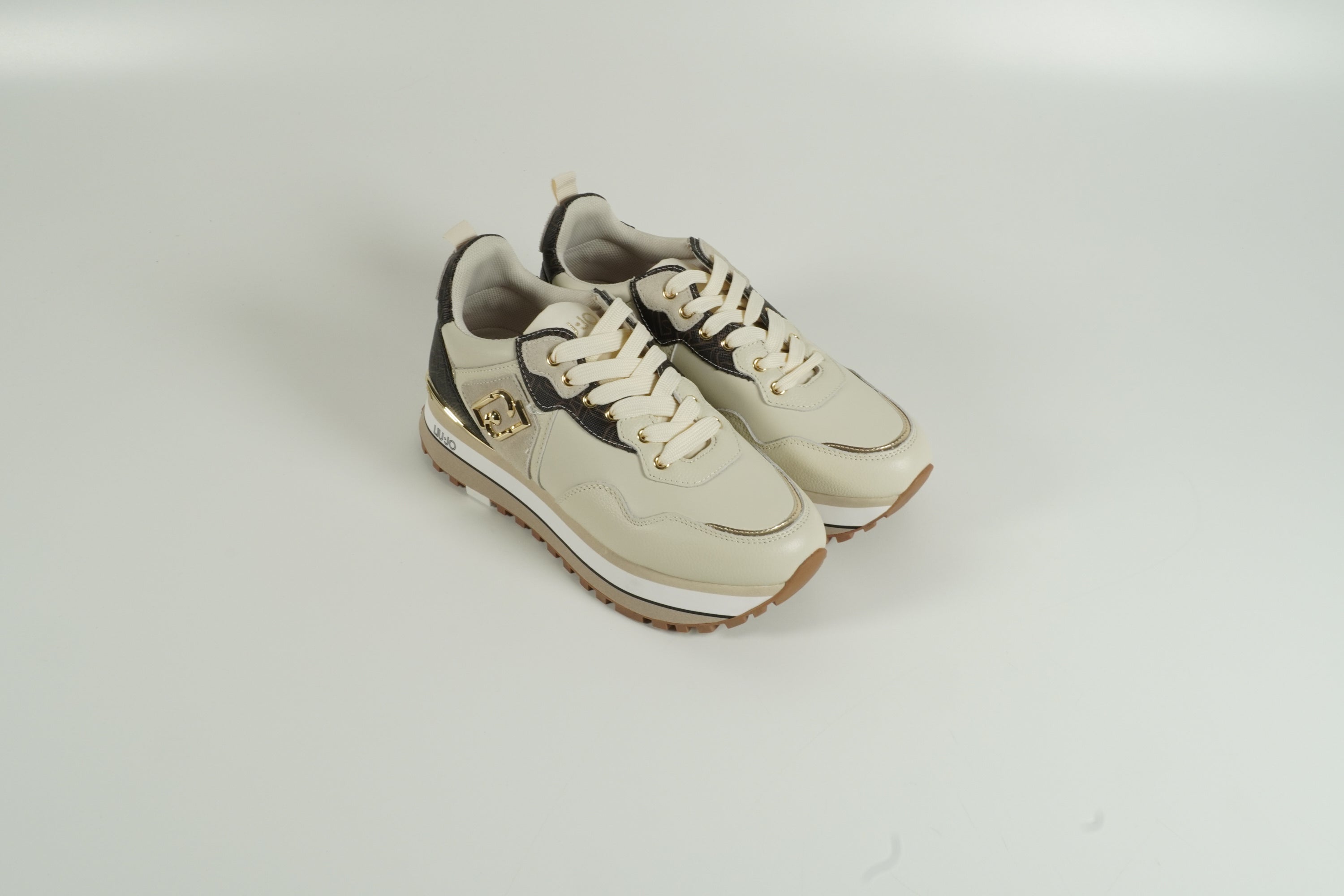 Baskets beiges