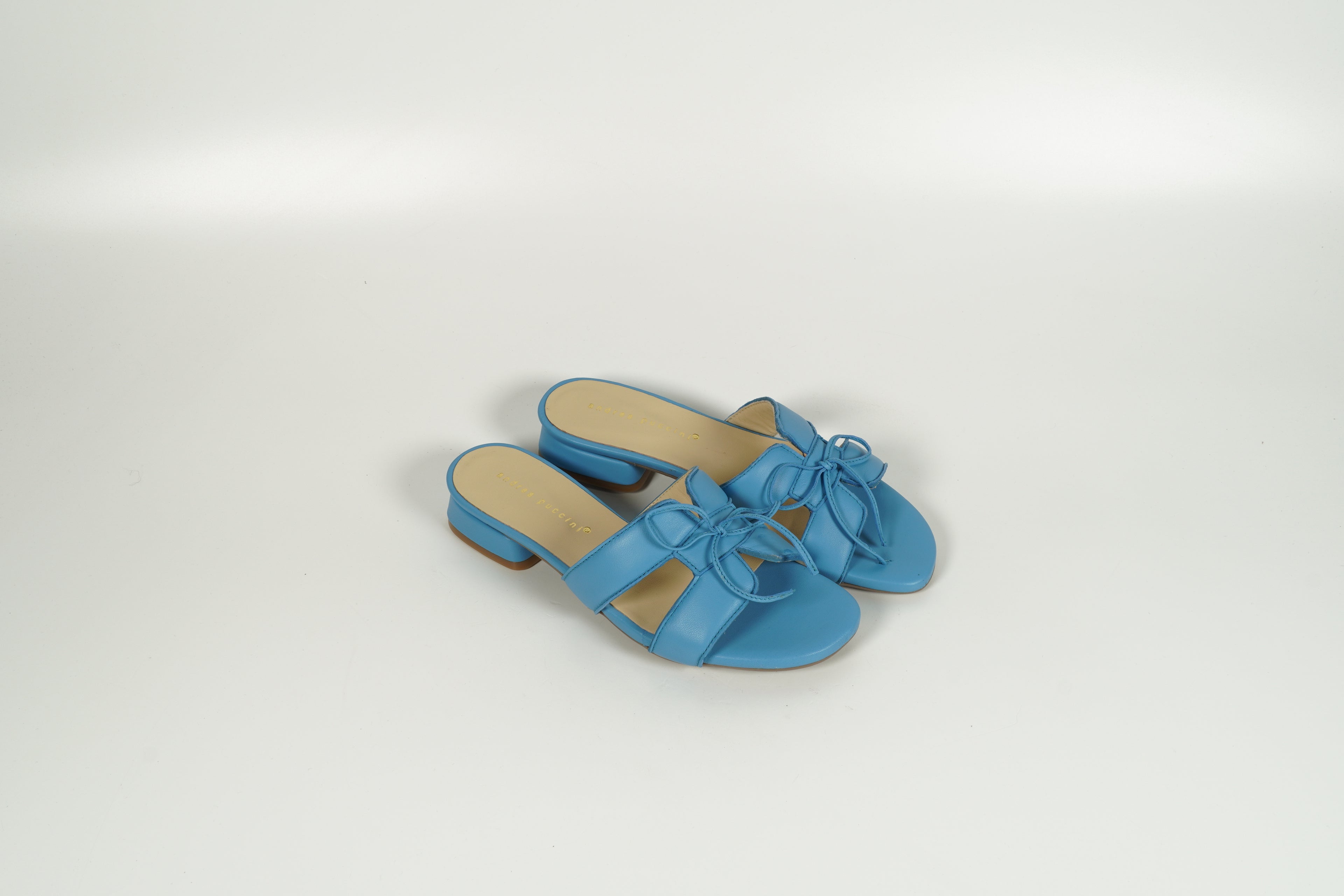Pantolette Blau
