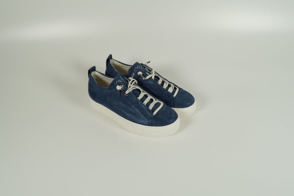 Baskets bleues