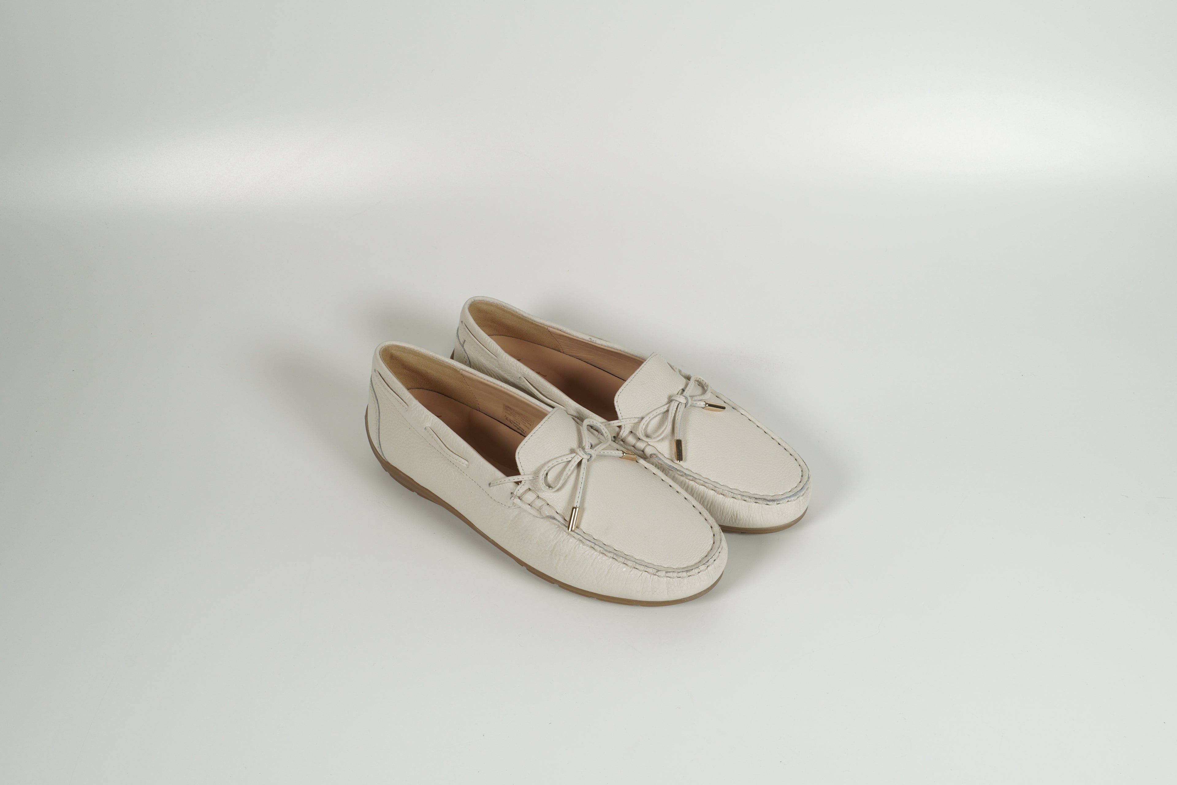 Moccasin White