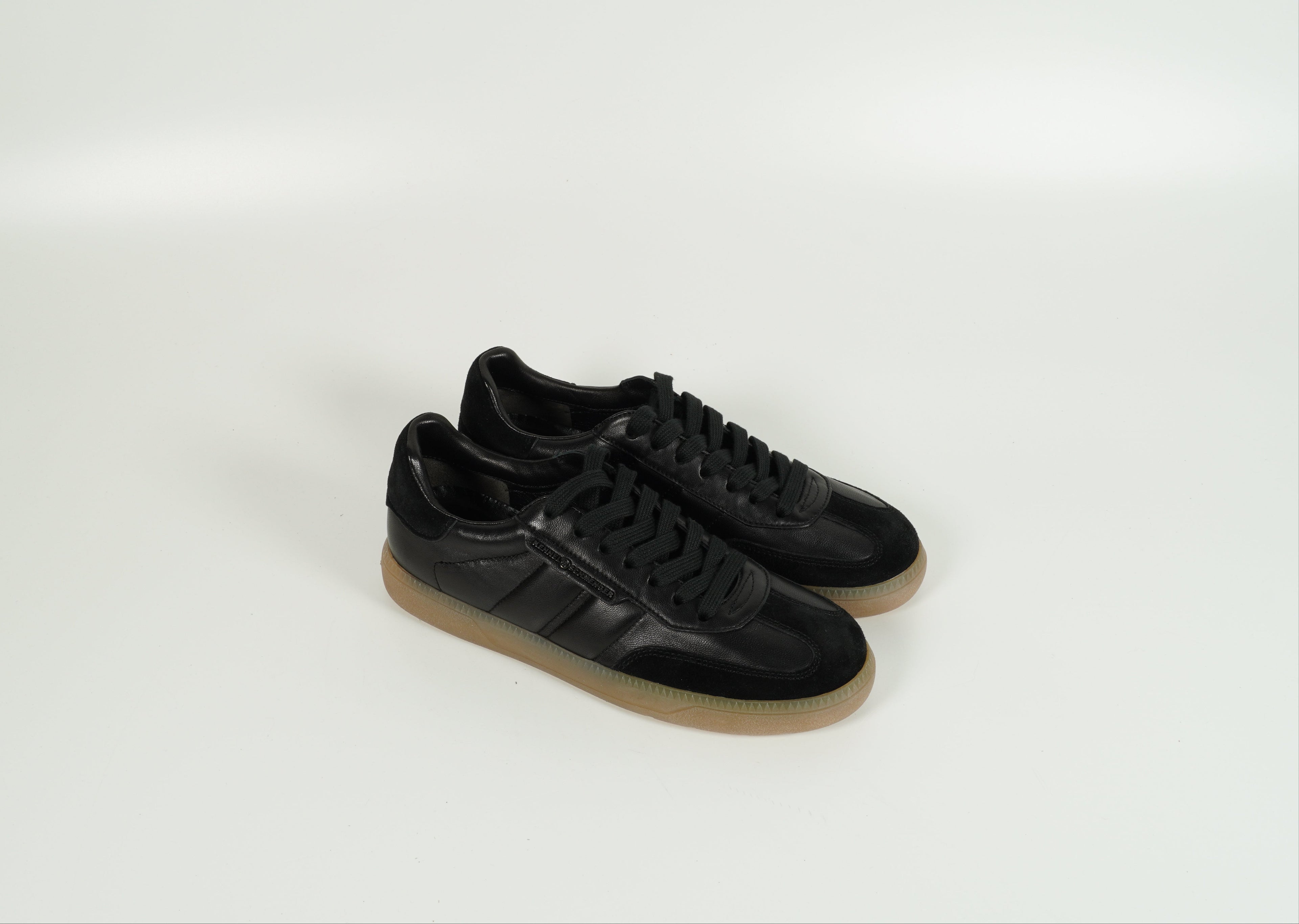 Baskets noires
