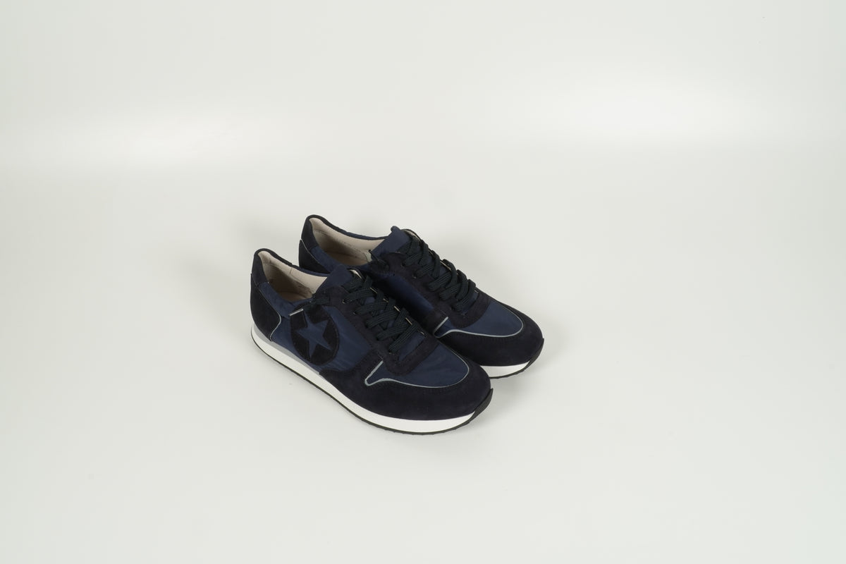 Baskets bleues