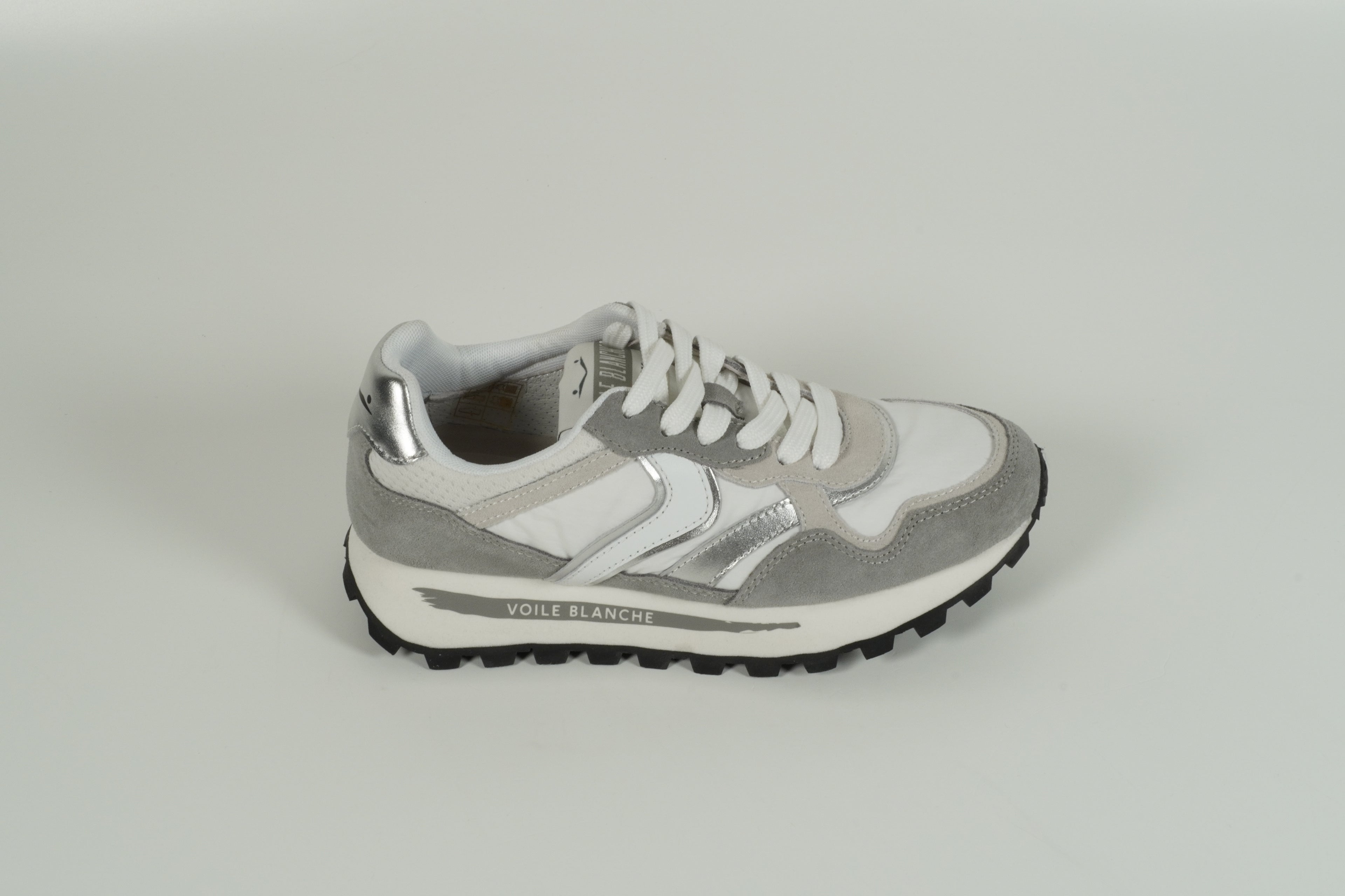 Baskets grises