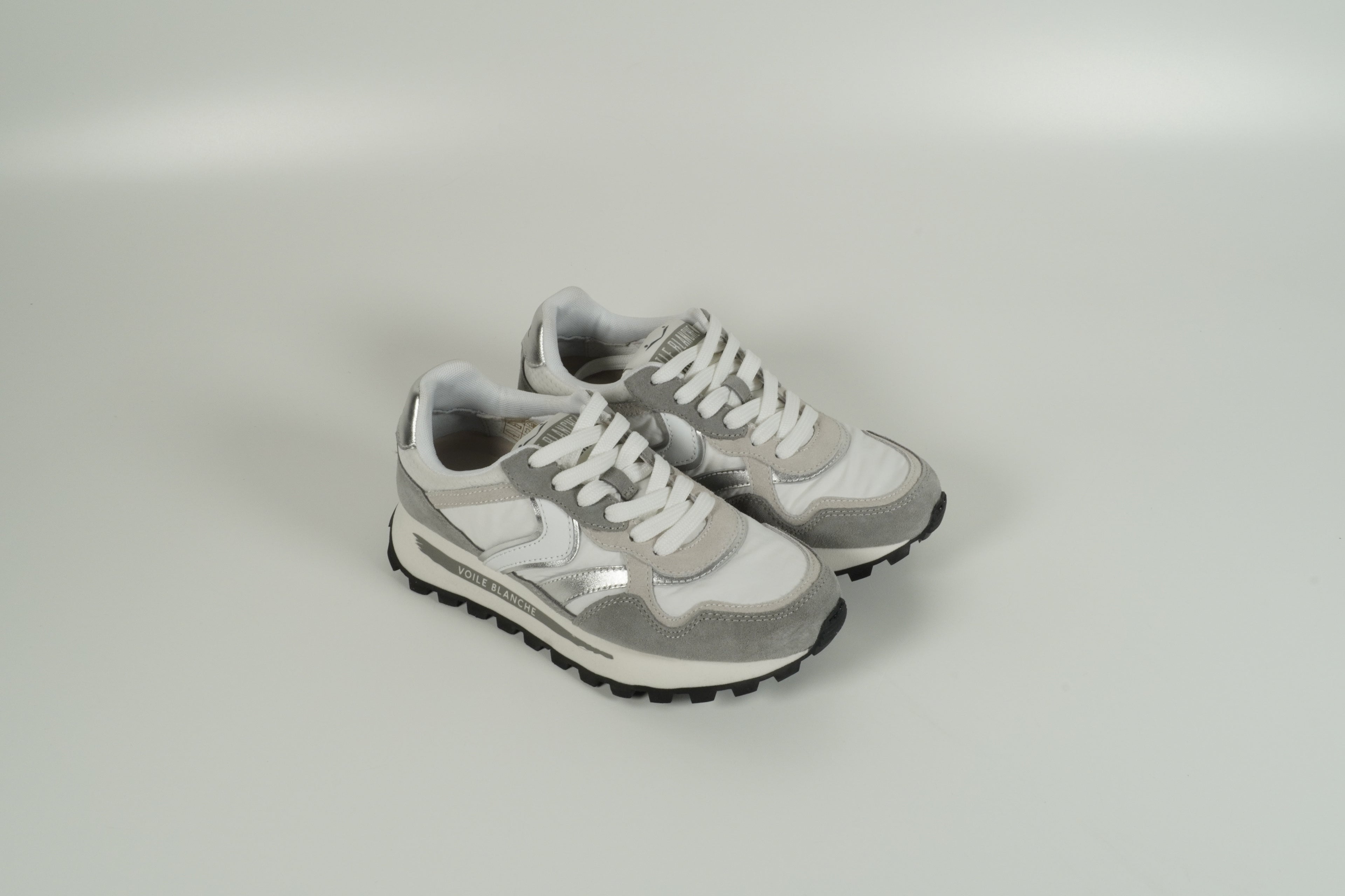 Baskets grises
