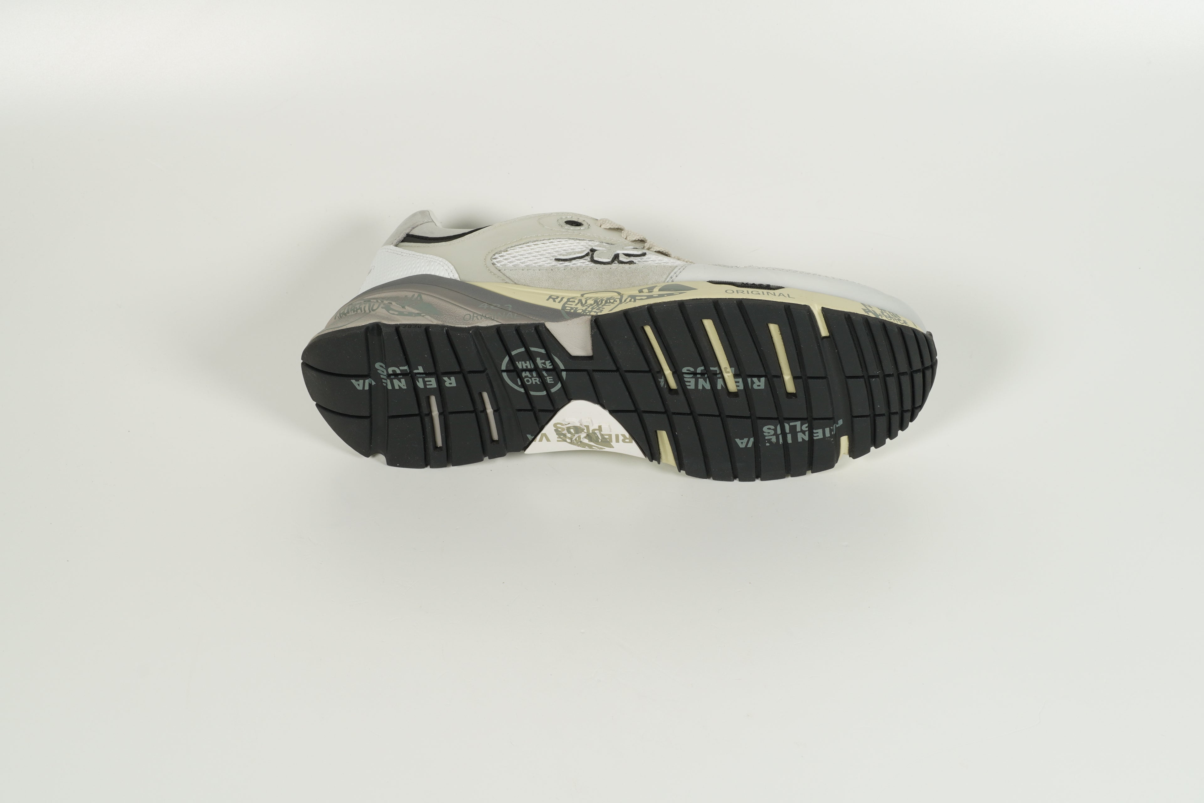 Sneaker Silber