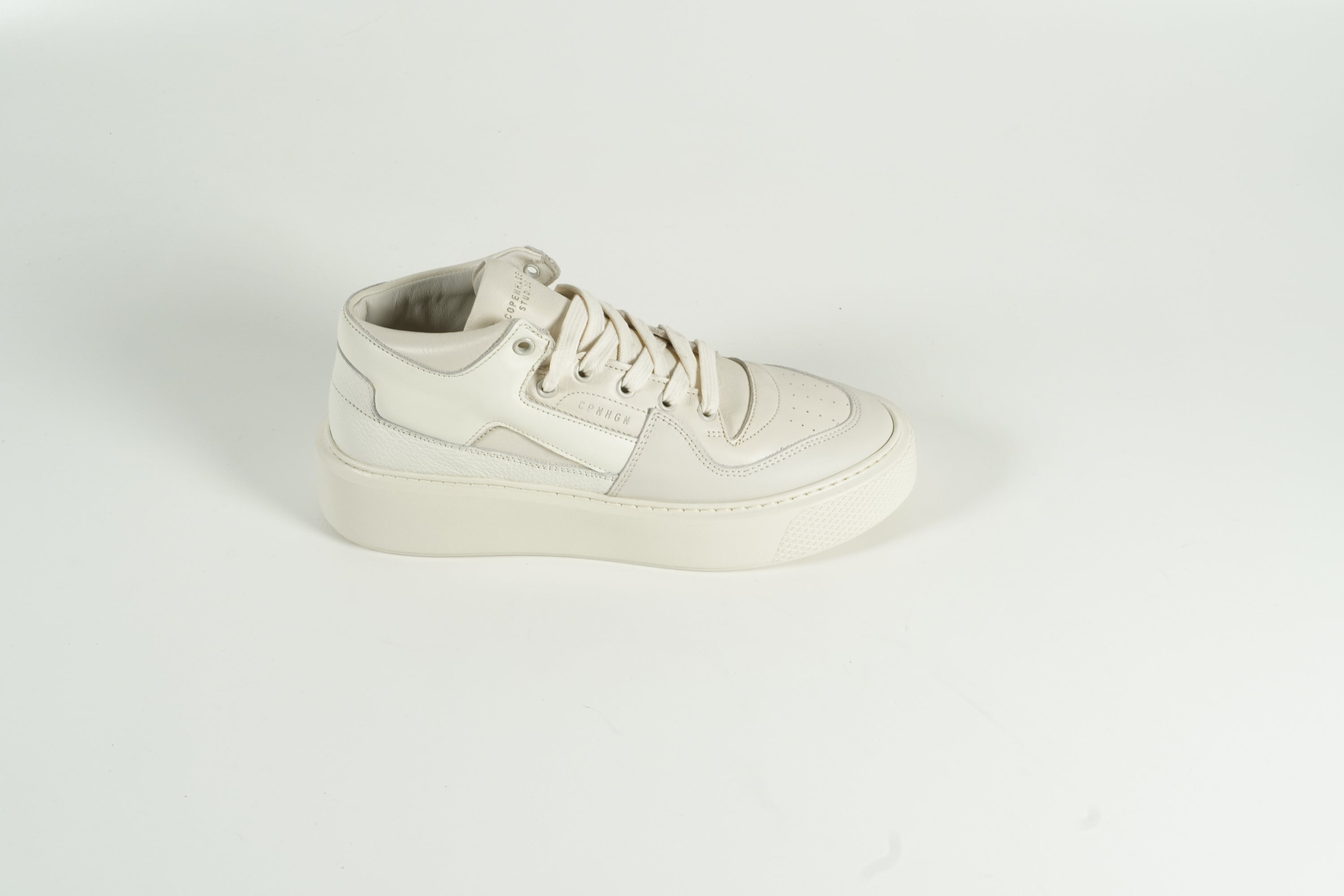 Baskets beiges