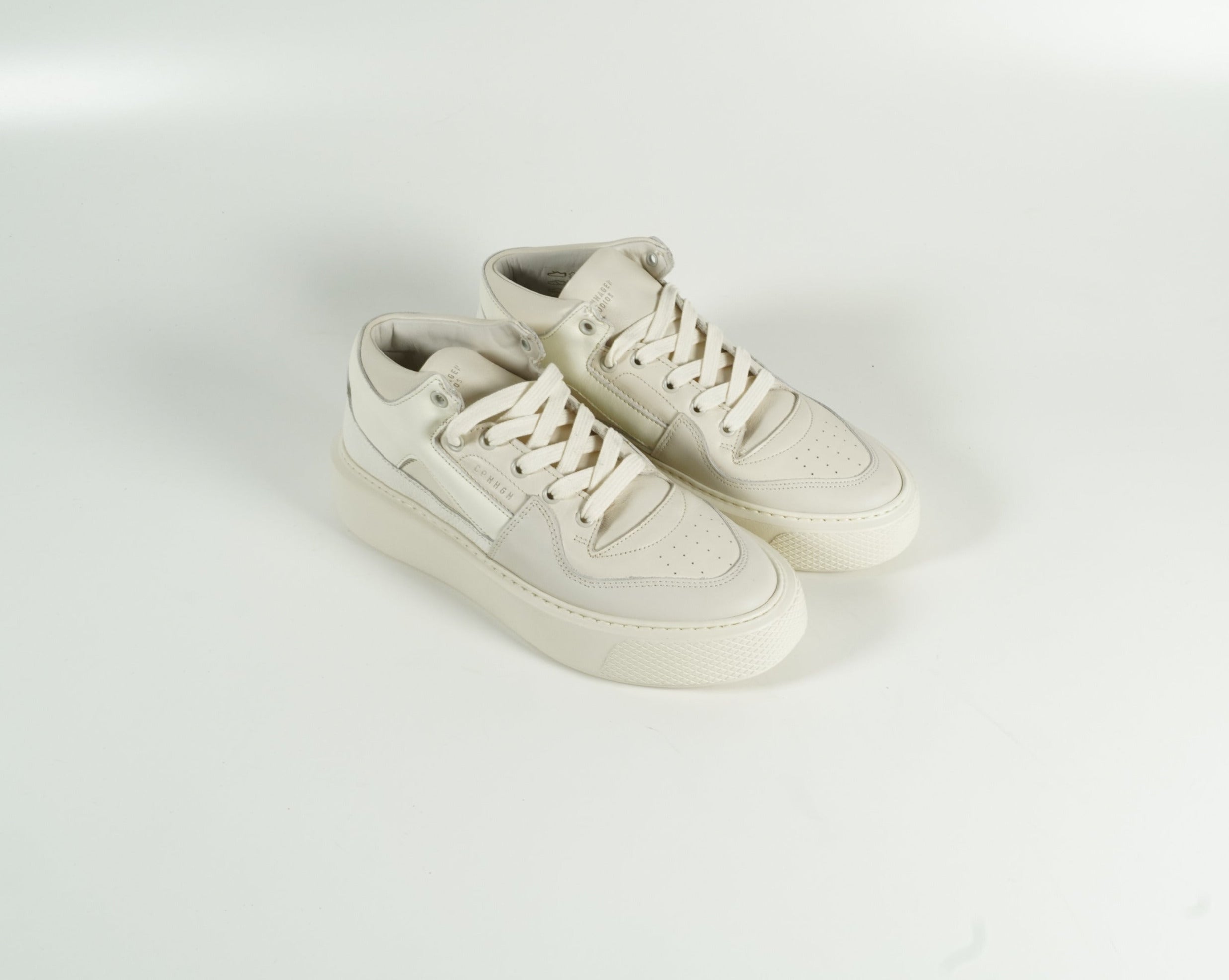 Baskets beiges