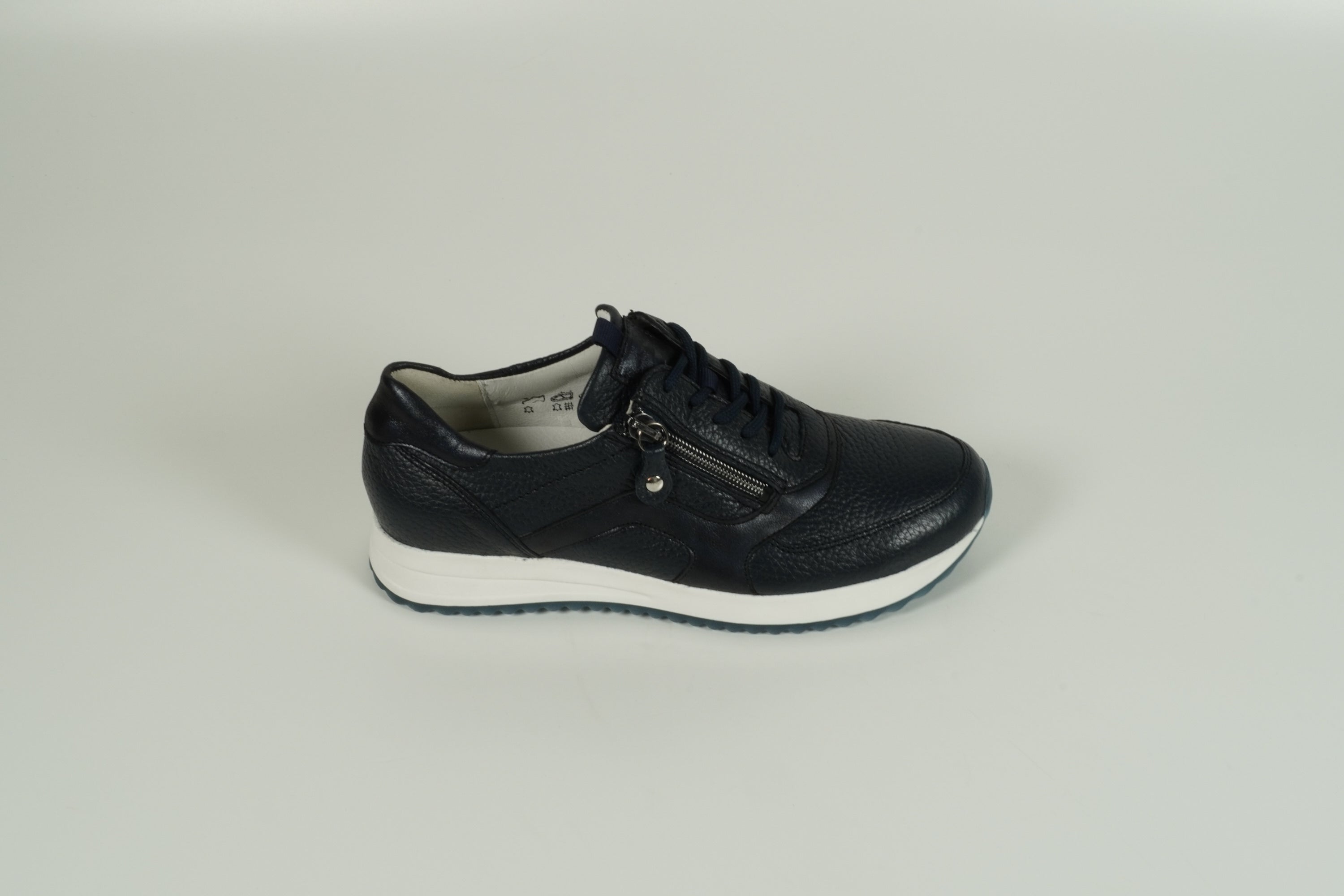 Baskets bleues