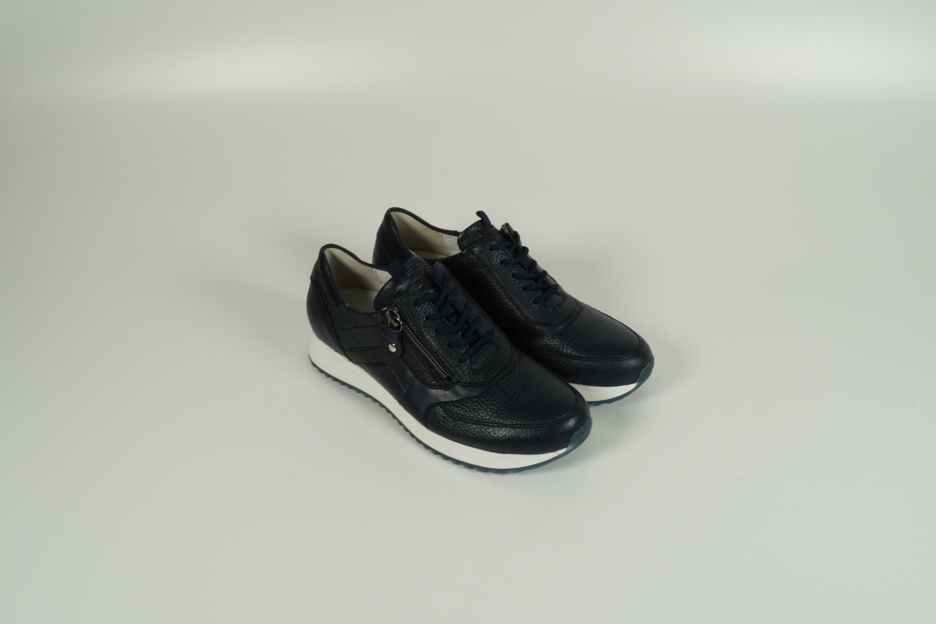 Baskets bleues