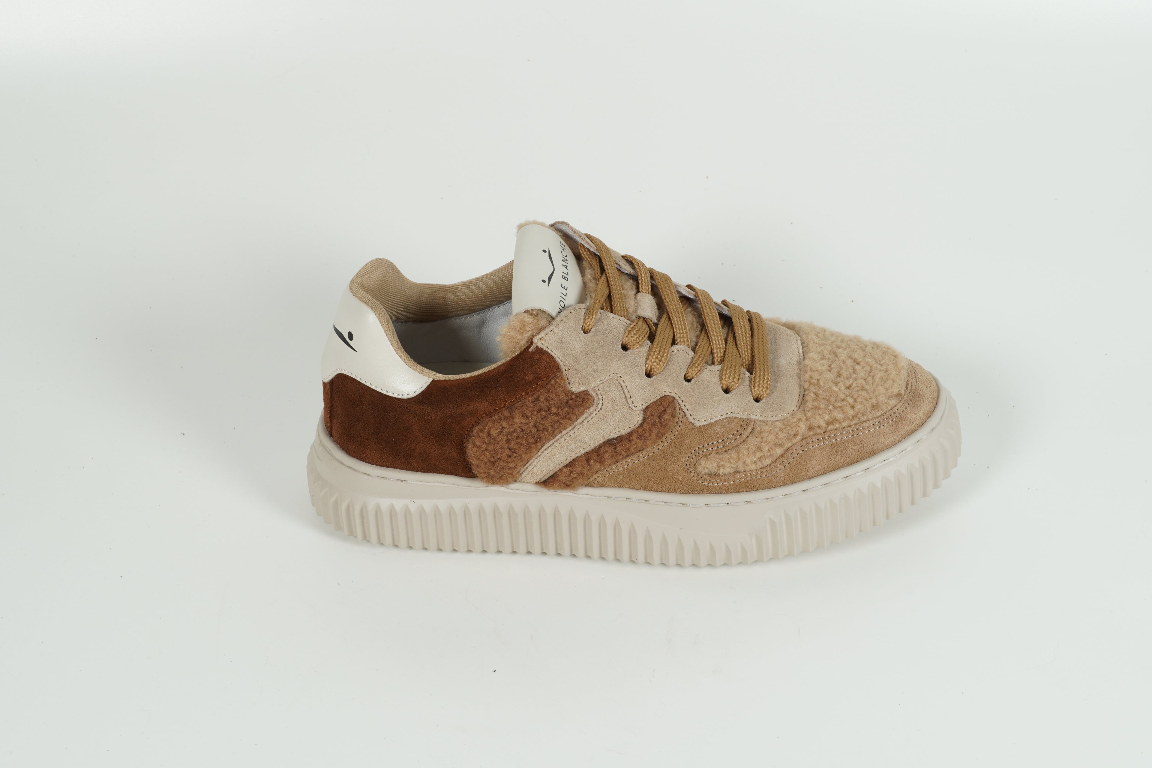 Baskets beiges