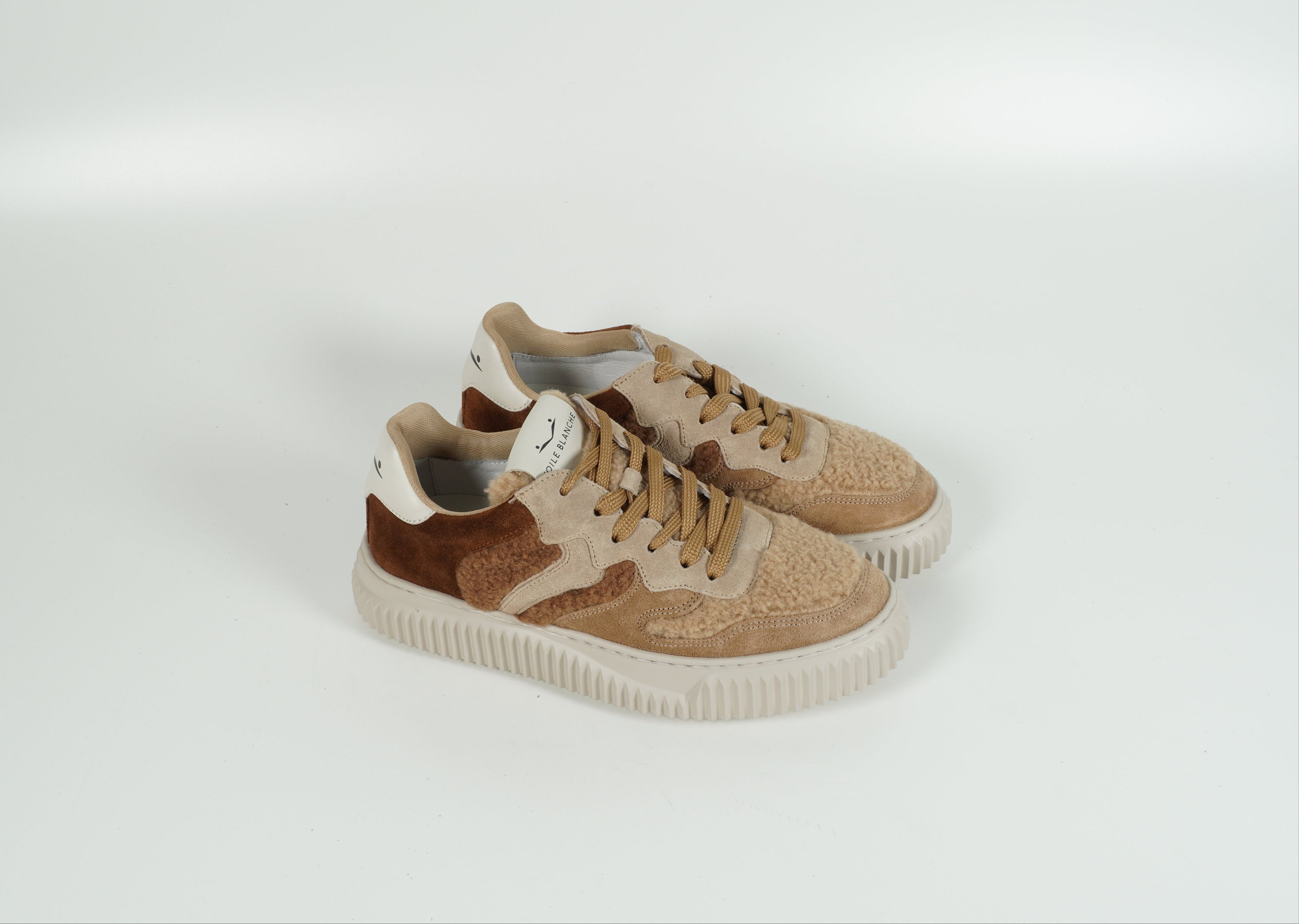 Baskets beiges
