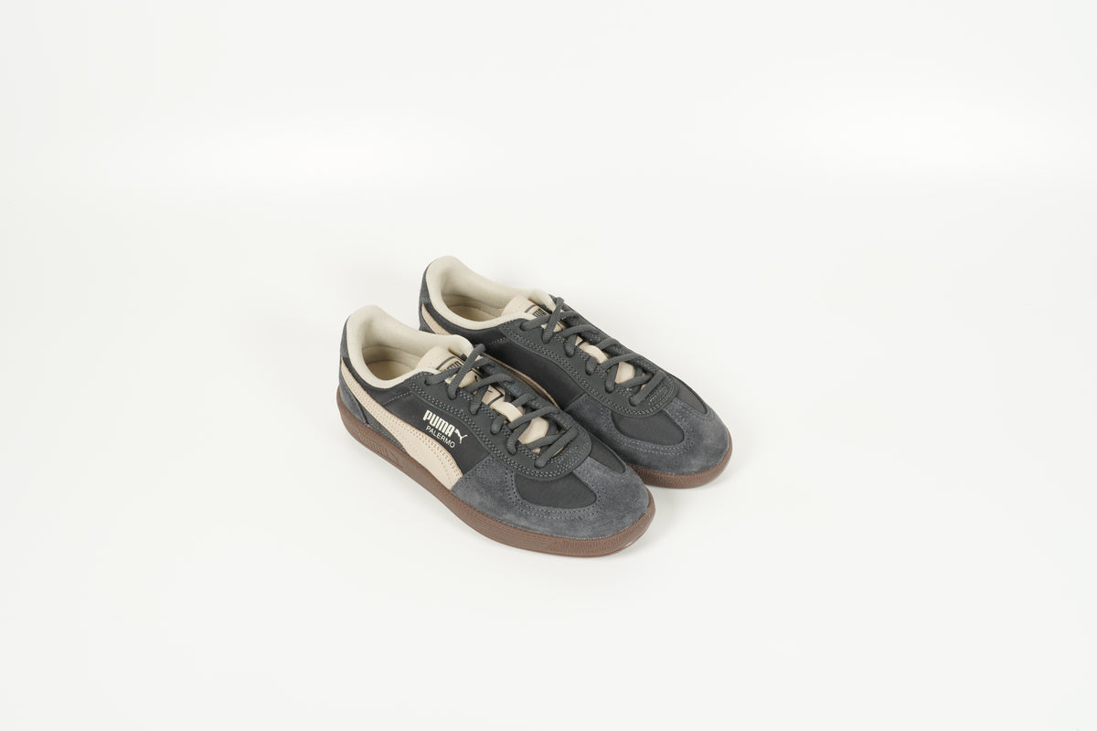 Sneaker Grau