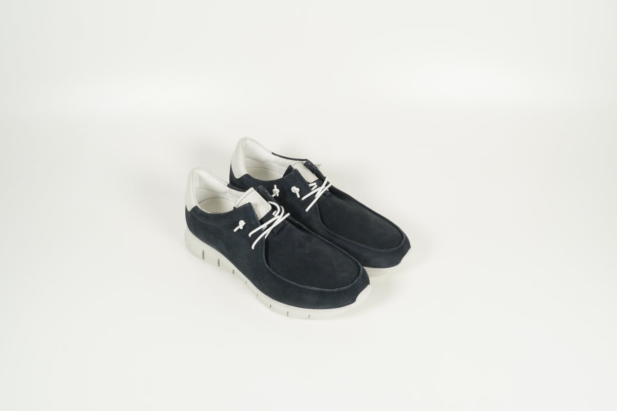 Baskets bleues