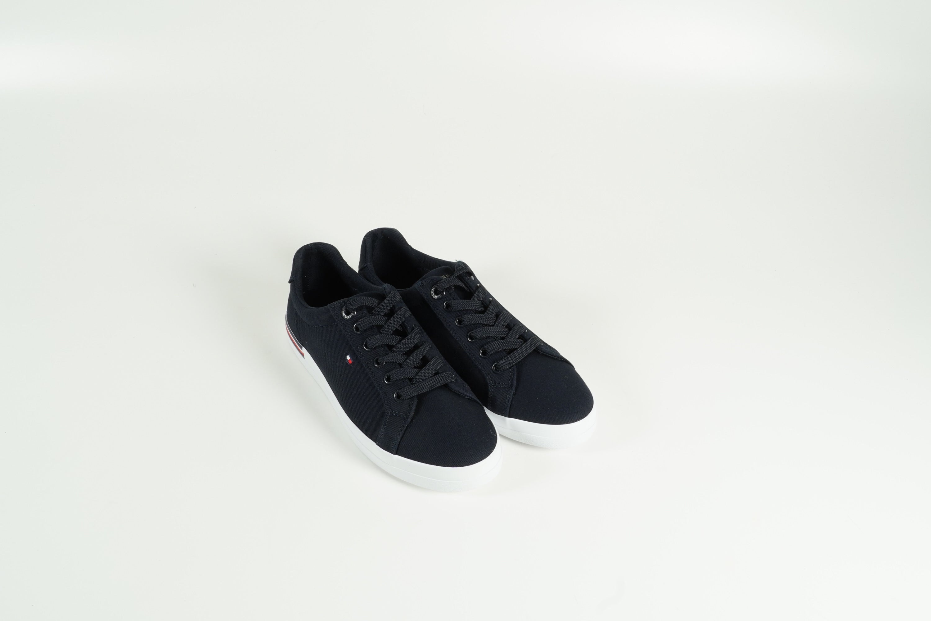 Baskets bleues