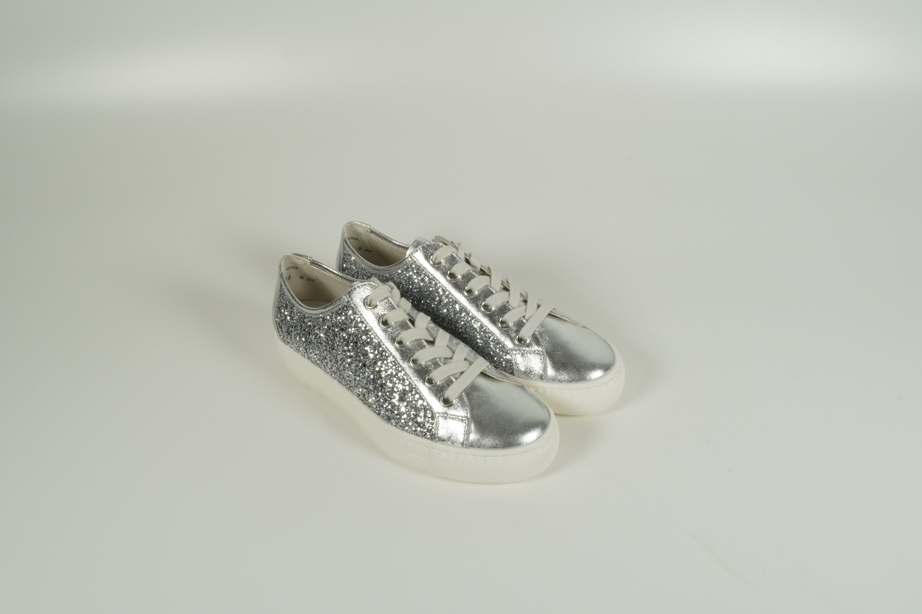 Sneaker Silber