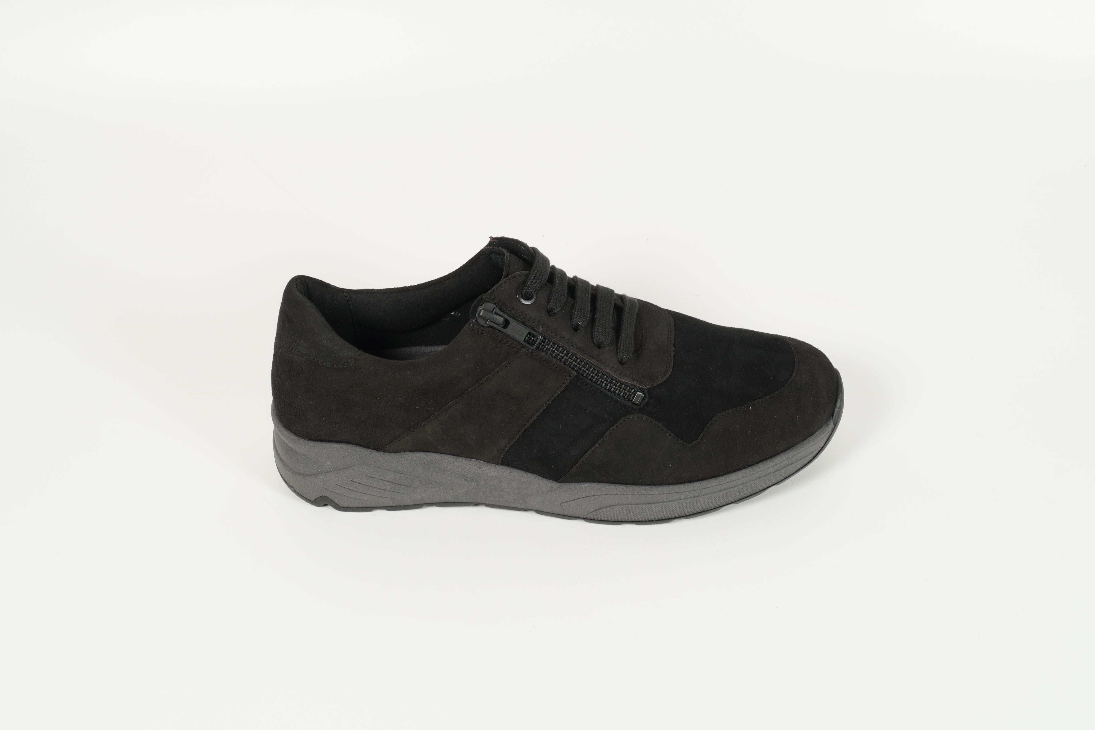665001-01018 black Suede