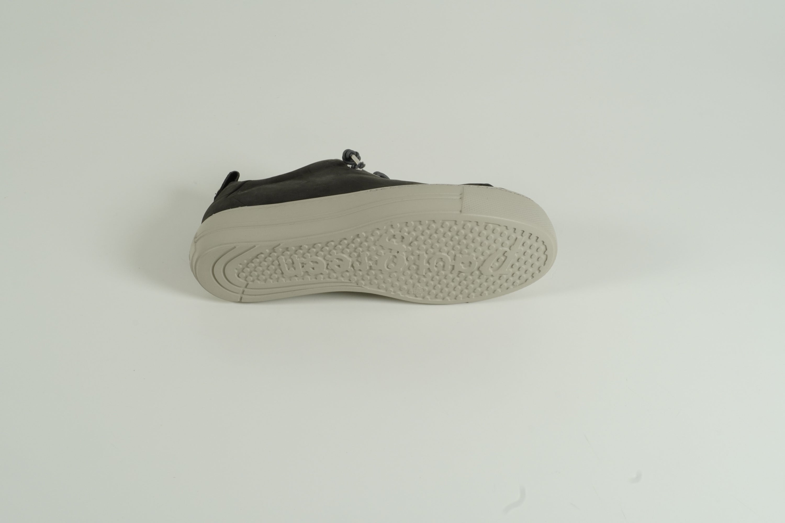 Baskets grises