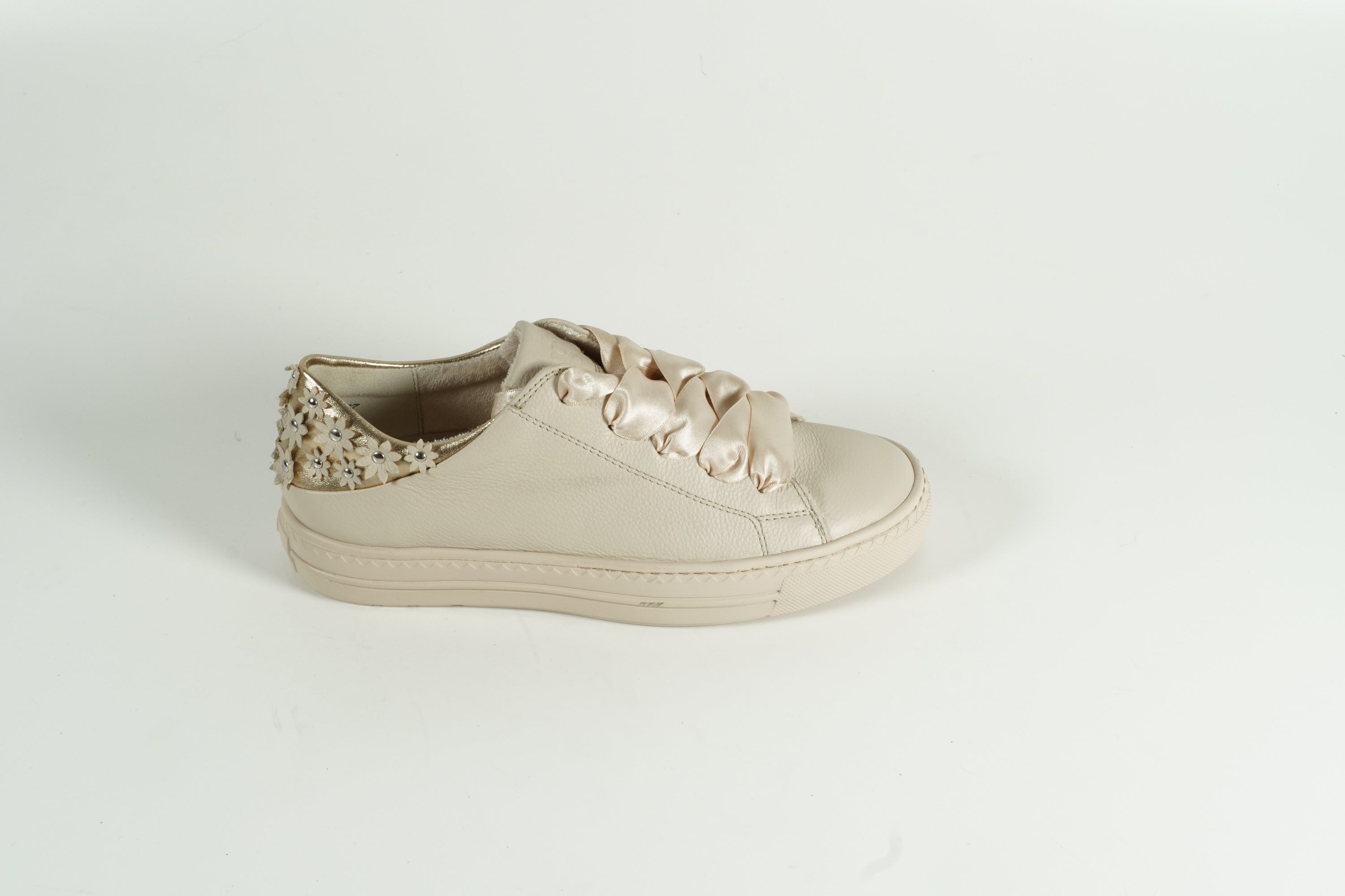Baskets beiges