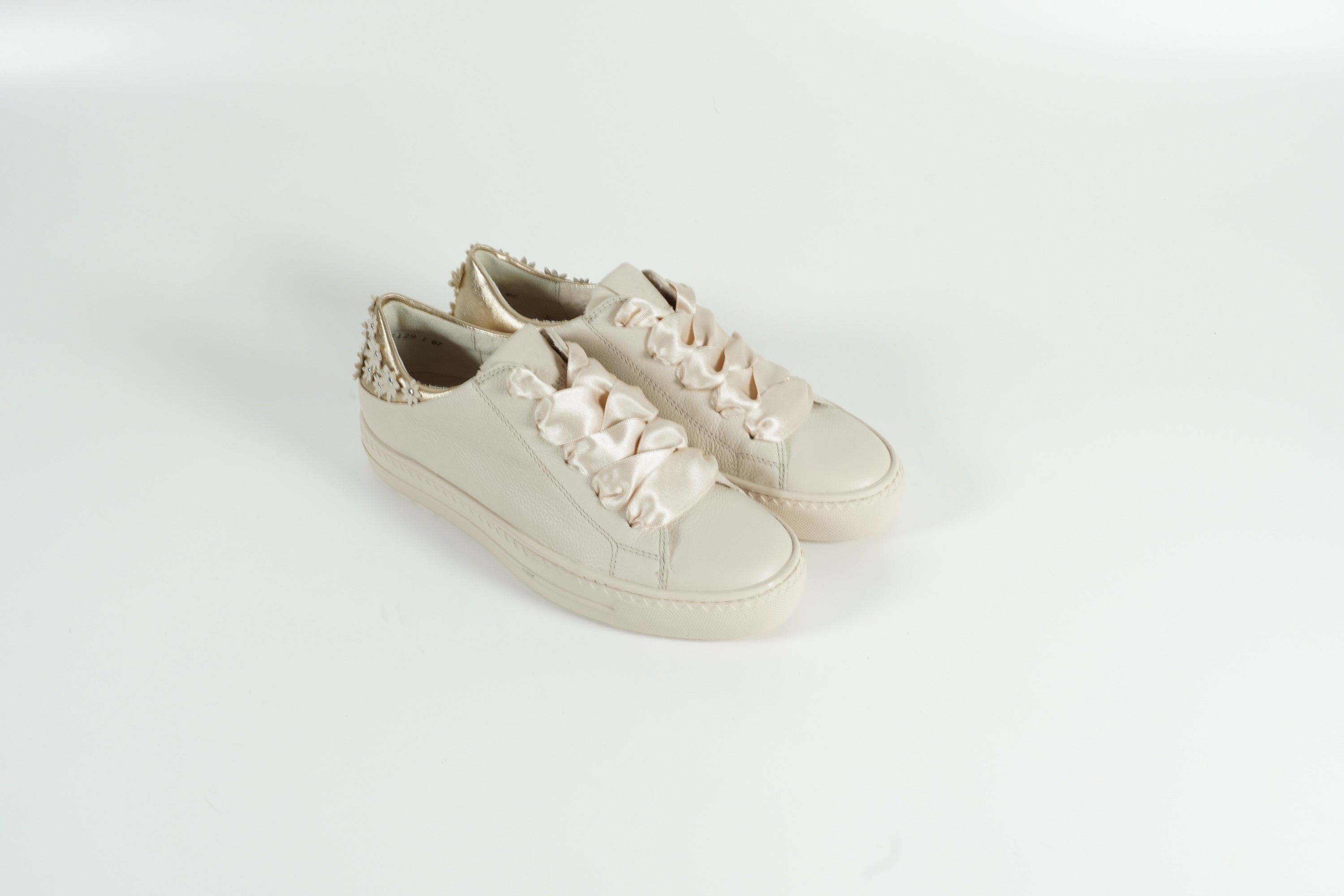 Baskets beiges