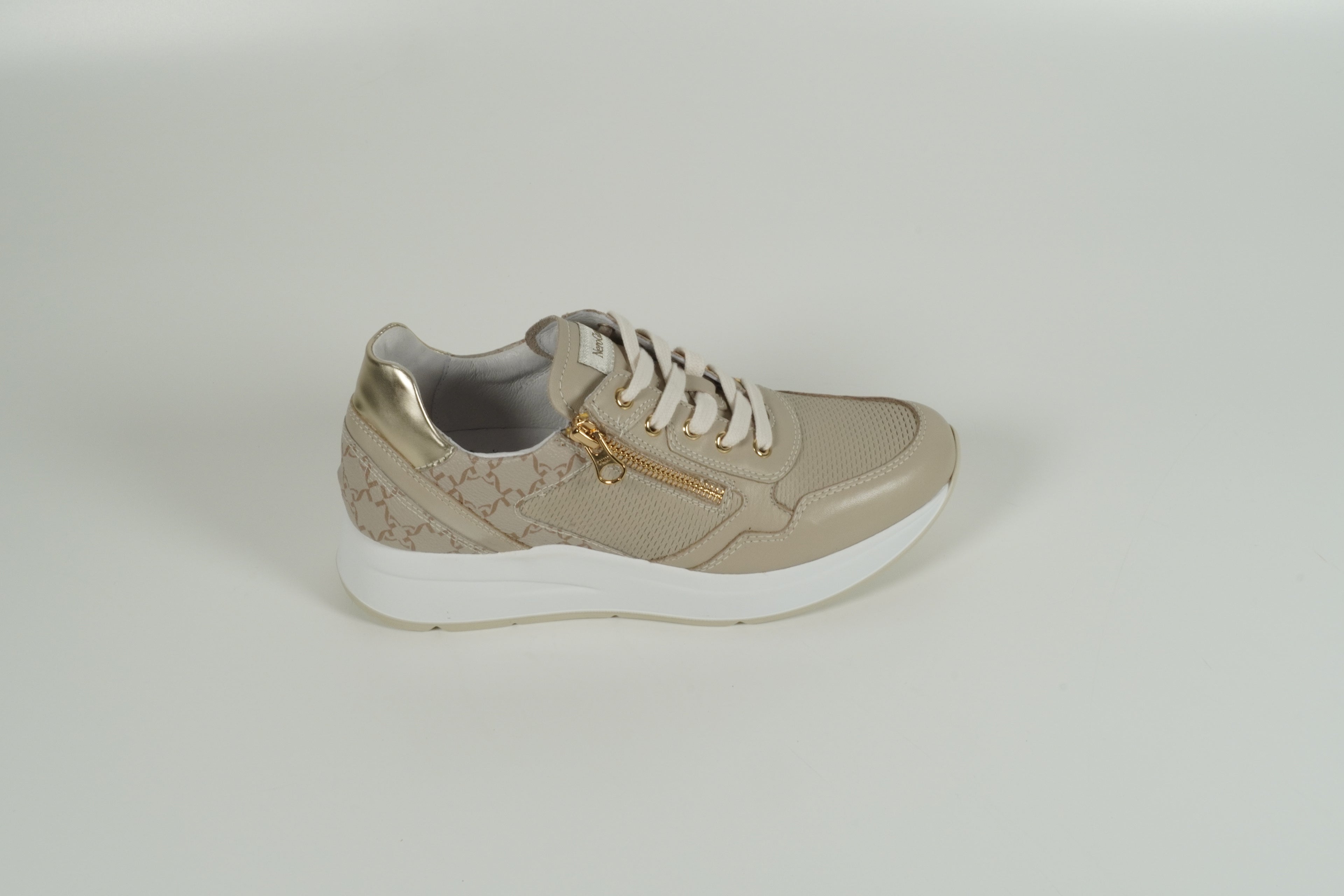 Baskets beiges