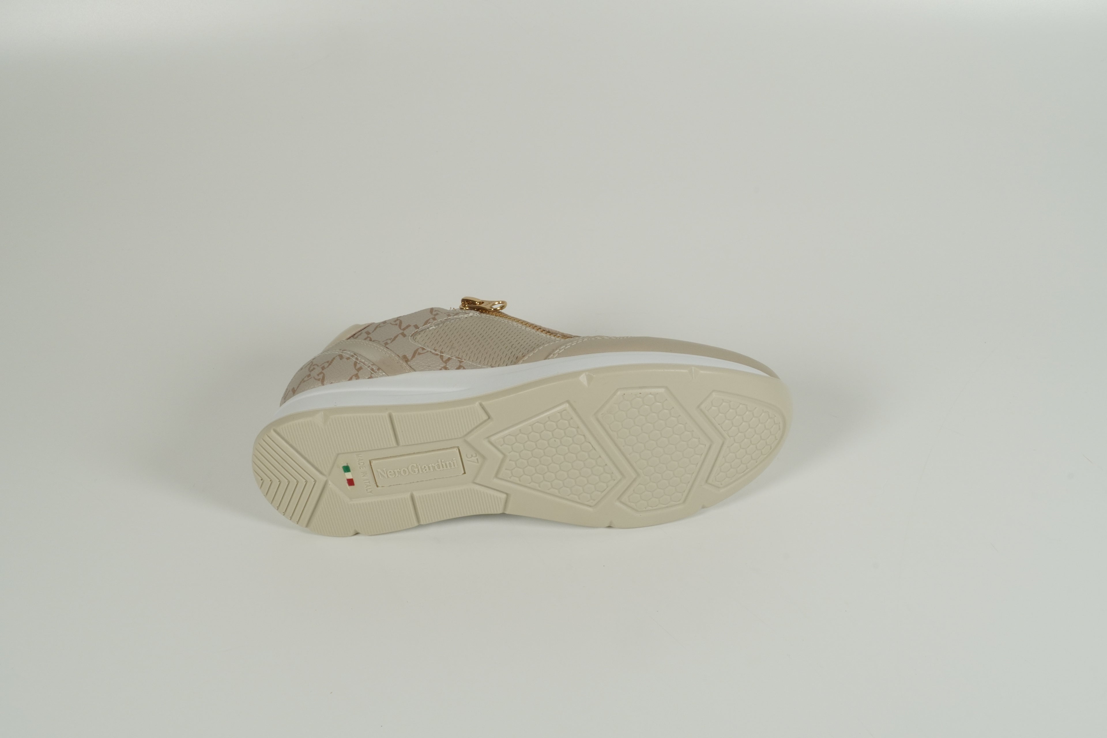 Baskets beiges