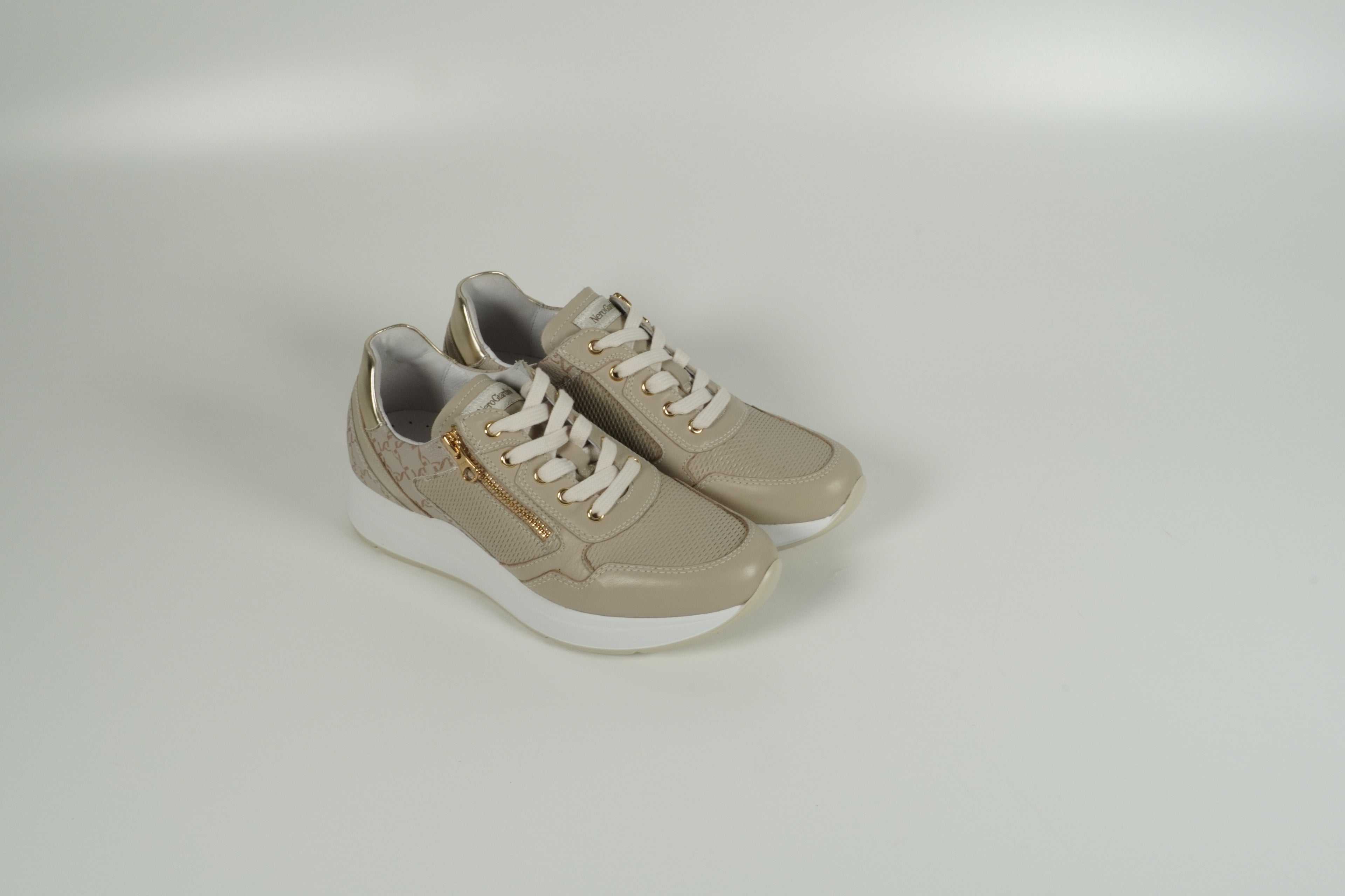 Baskets beiges