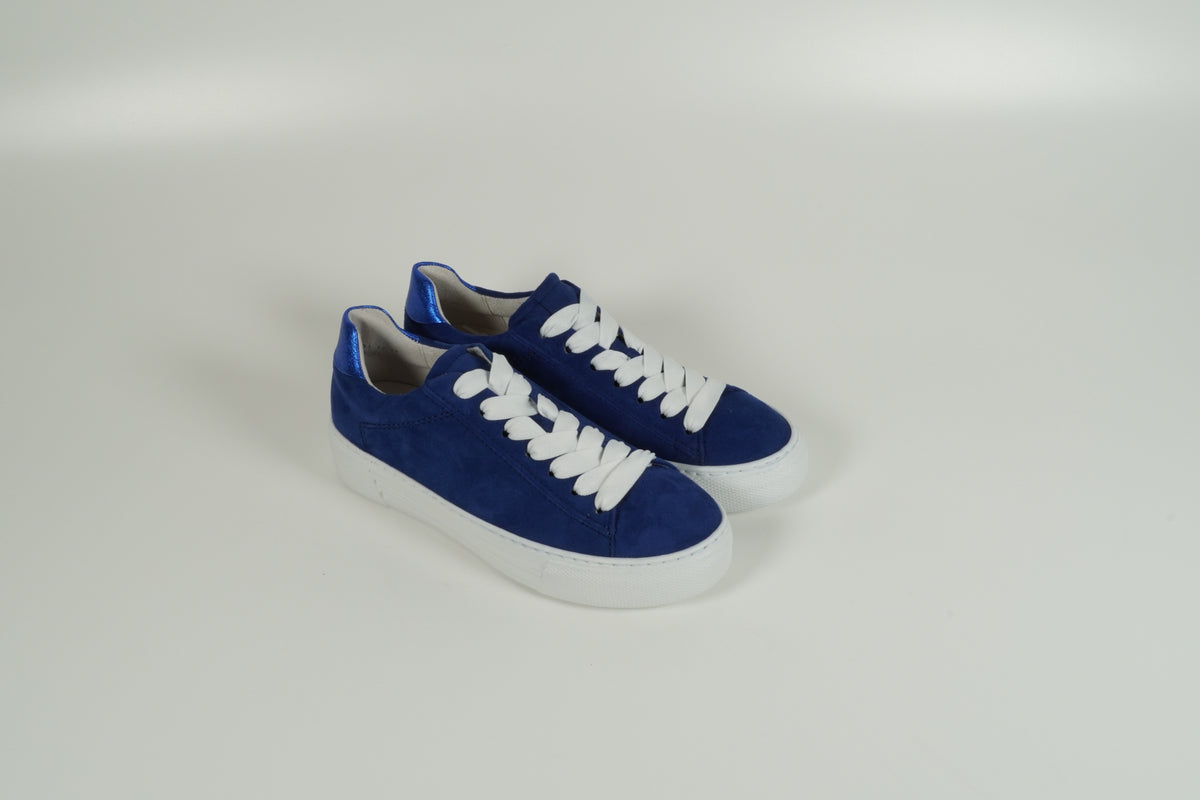 Baskets bleues