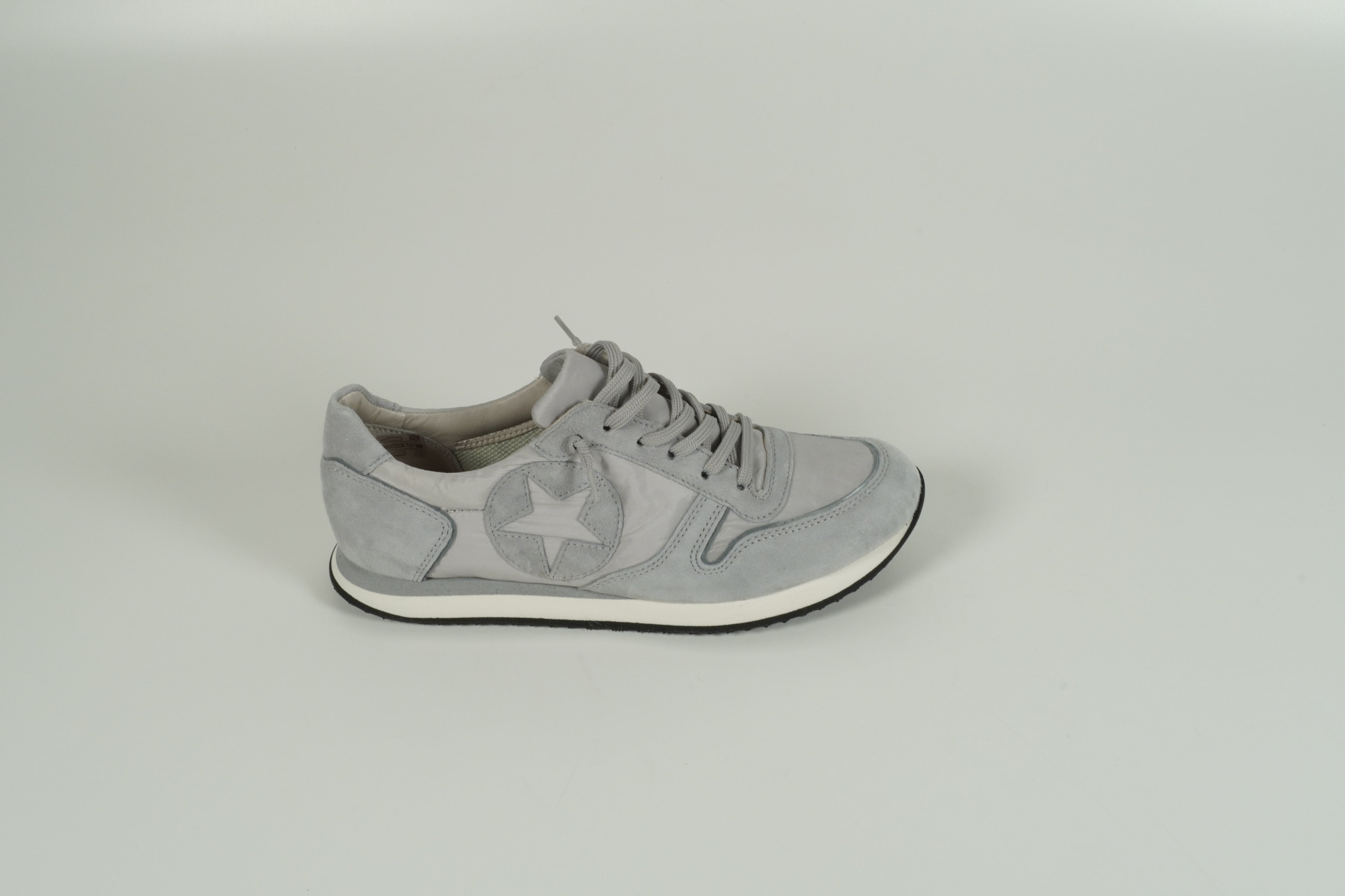 Baskets grises